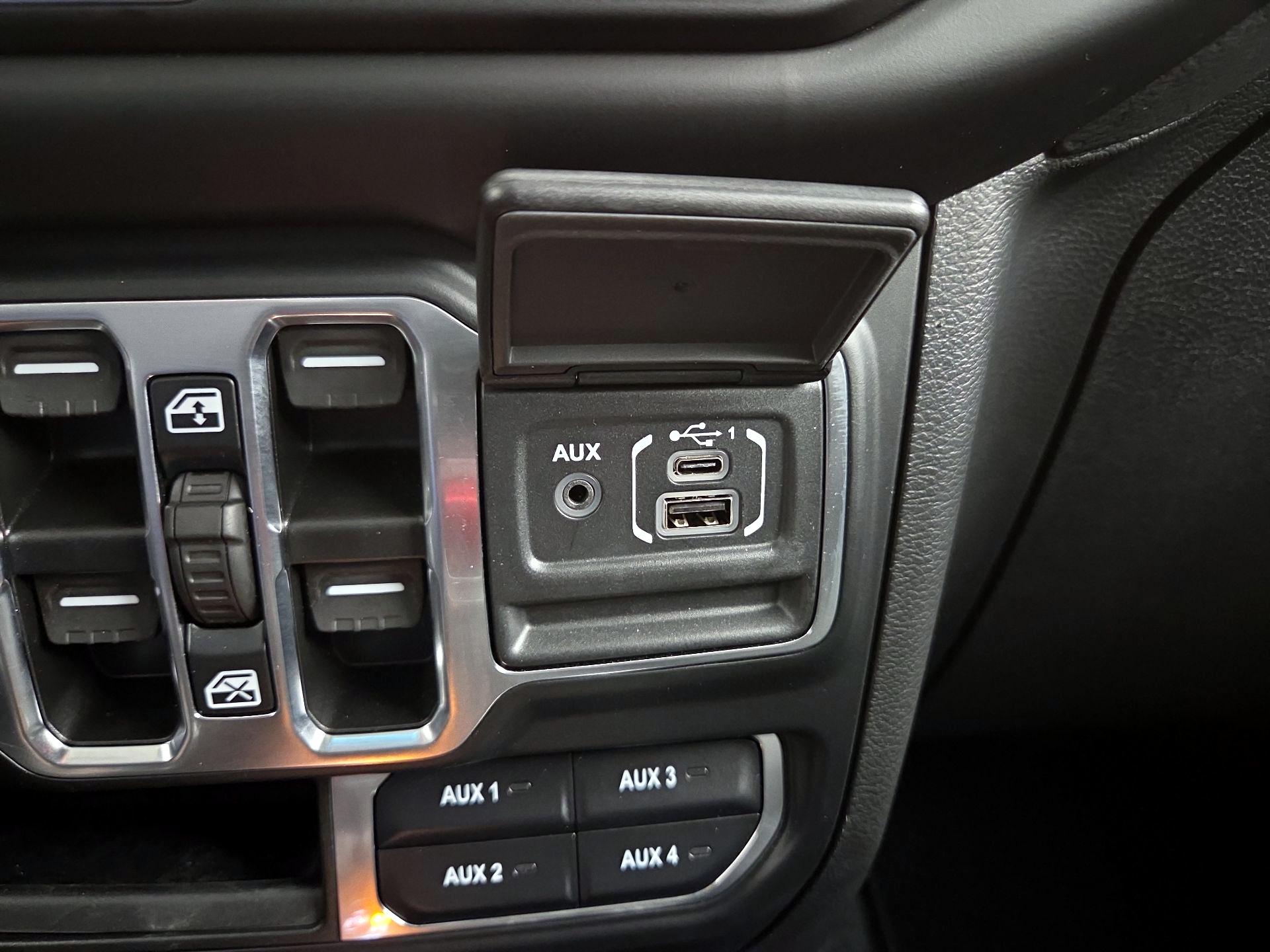 Thumbnail: 2022 Jeep Wrangler - 19