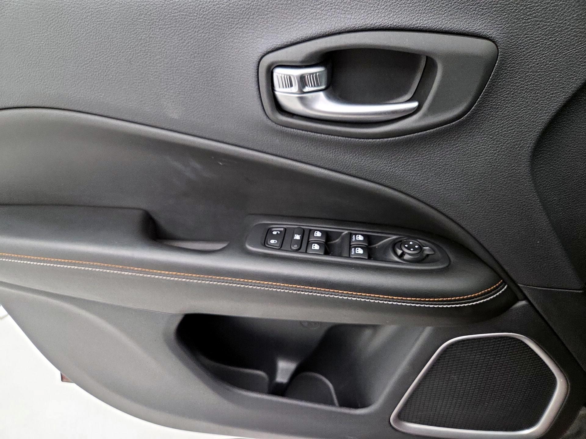 Thumbnail: 2021 Jeep Compass - 12