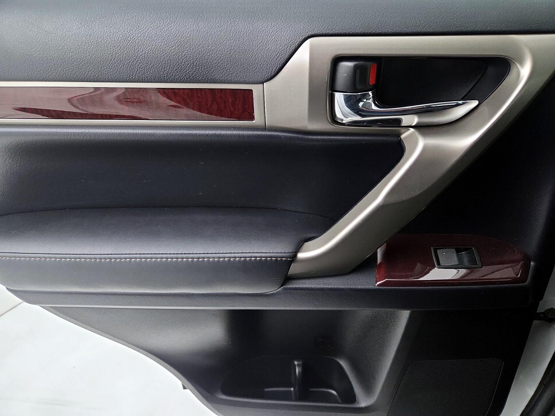 Thumbnail: 2019 Lexus GX - 19