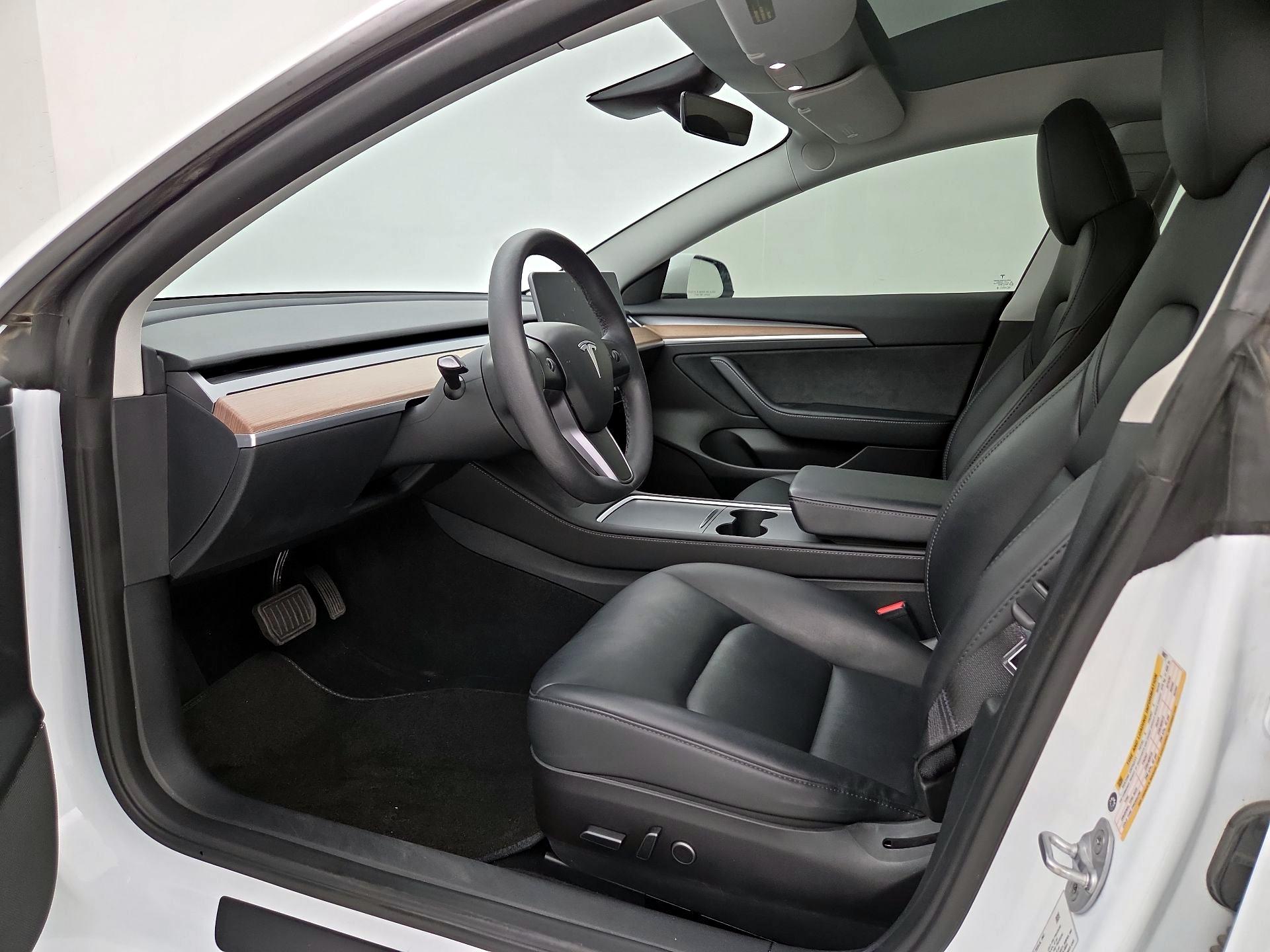 Thumbnail: 2023 Tesla Model 3 - 11