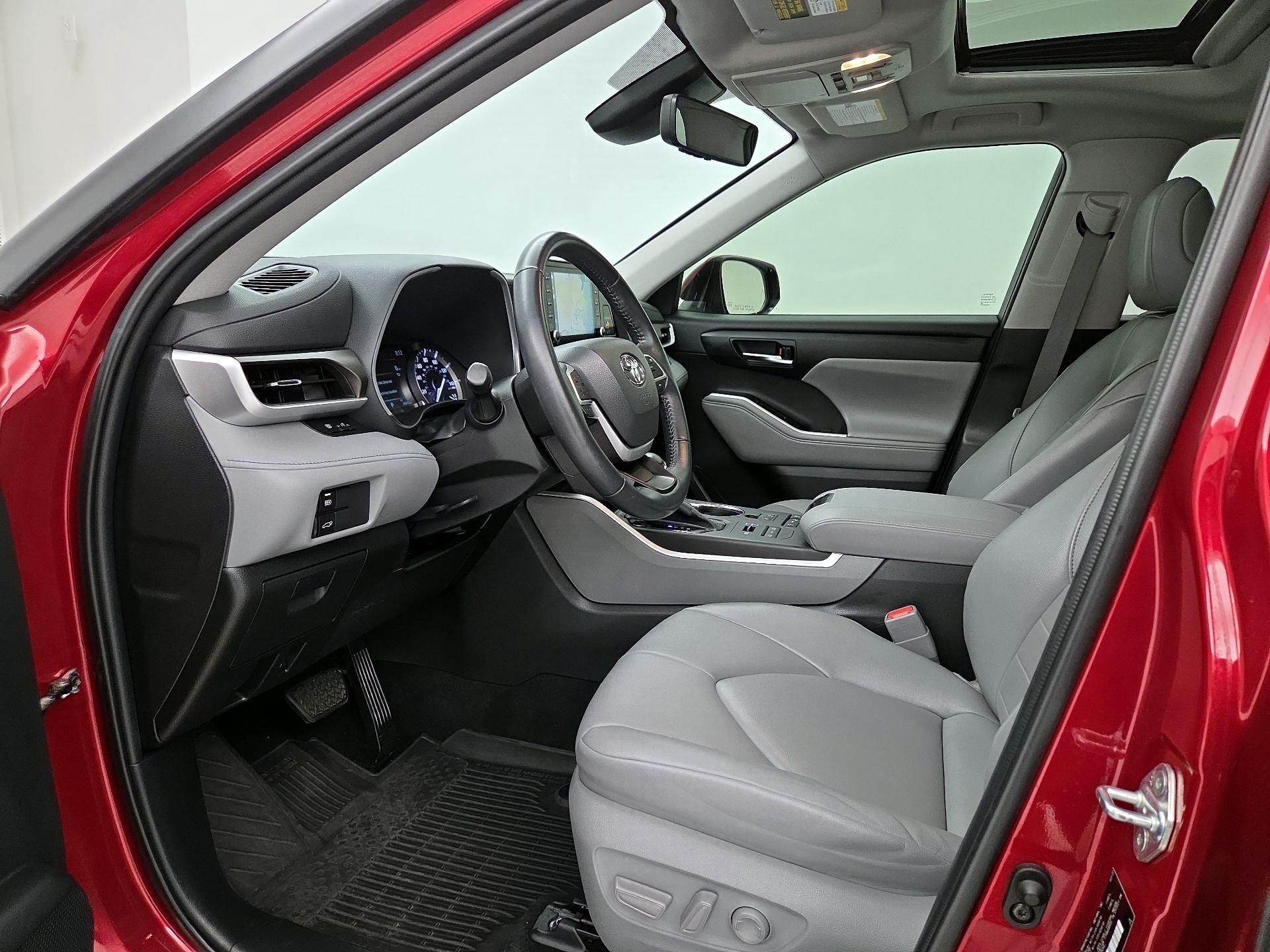 Thumbnail: 2022 Toyota Highlander - 11