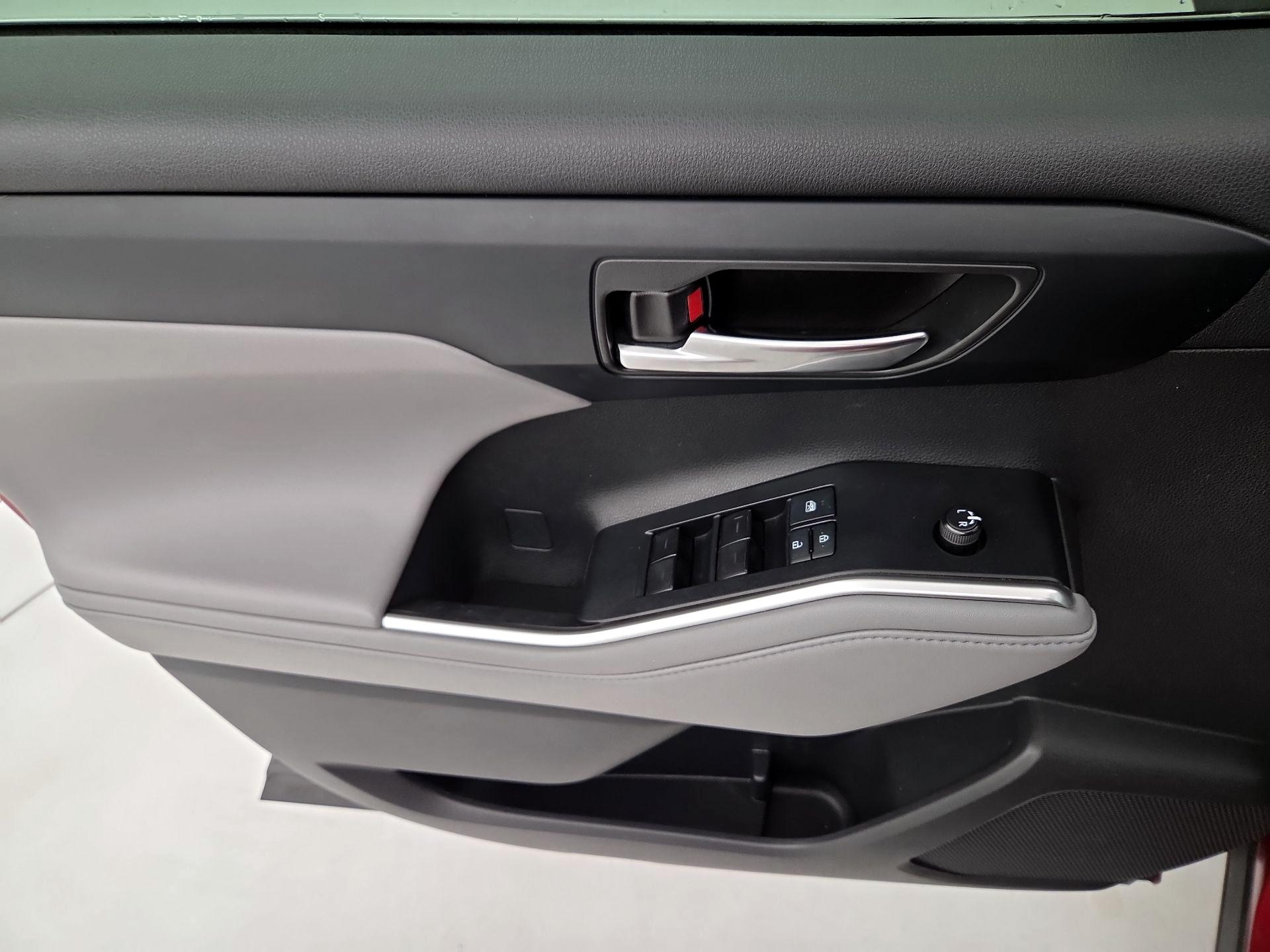 Thumbnail: 2022 Toyota Highlander - 12