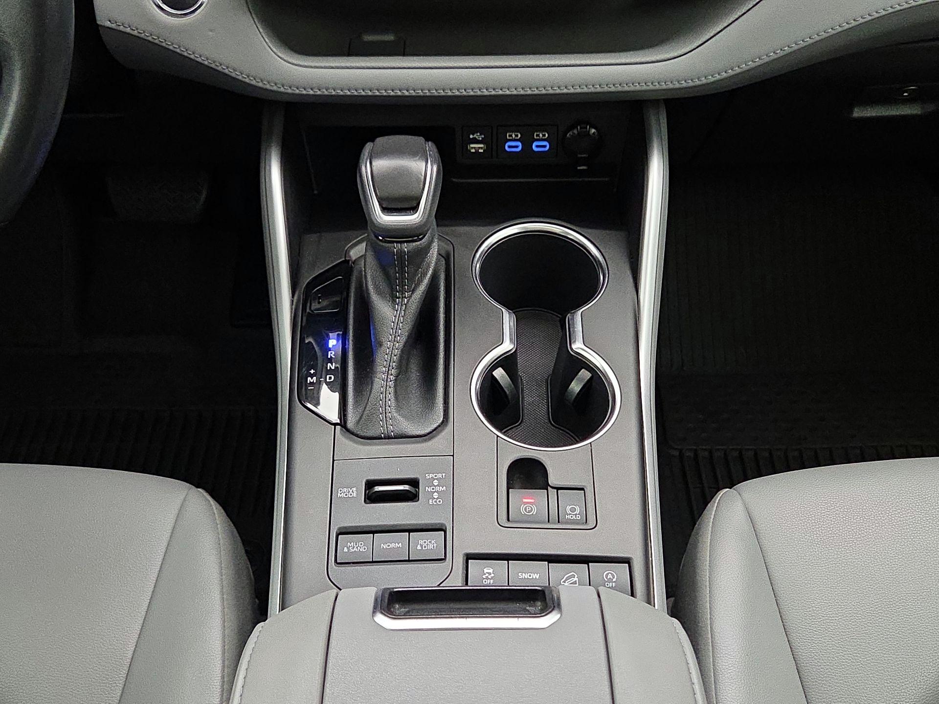 Thumbnail: 2022 Toyota Highlander - 18