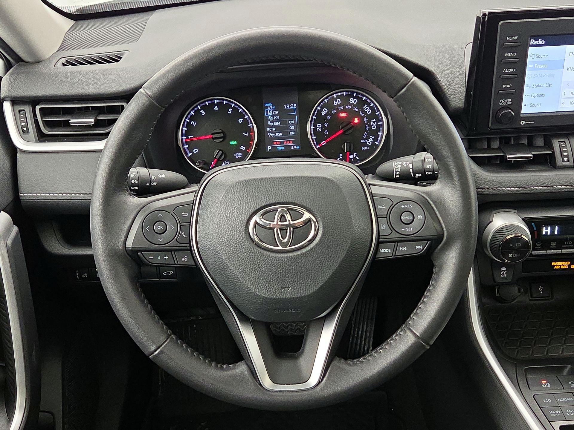 Thumbnail: 2022 Toyota RAV4 - 10