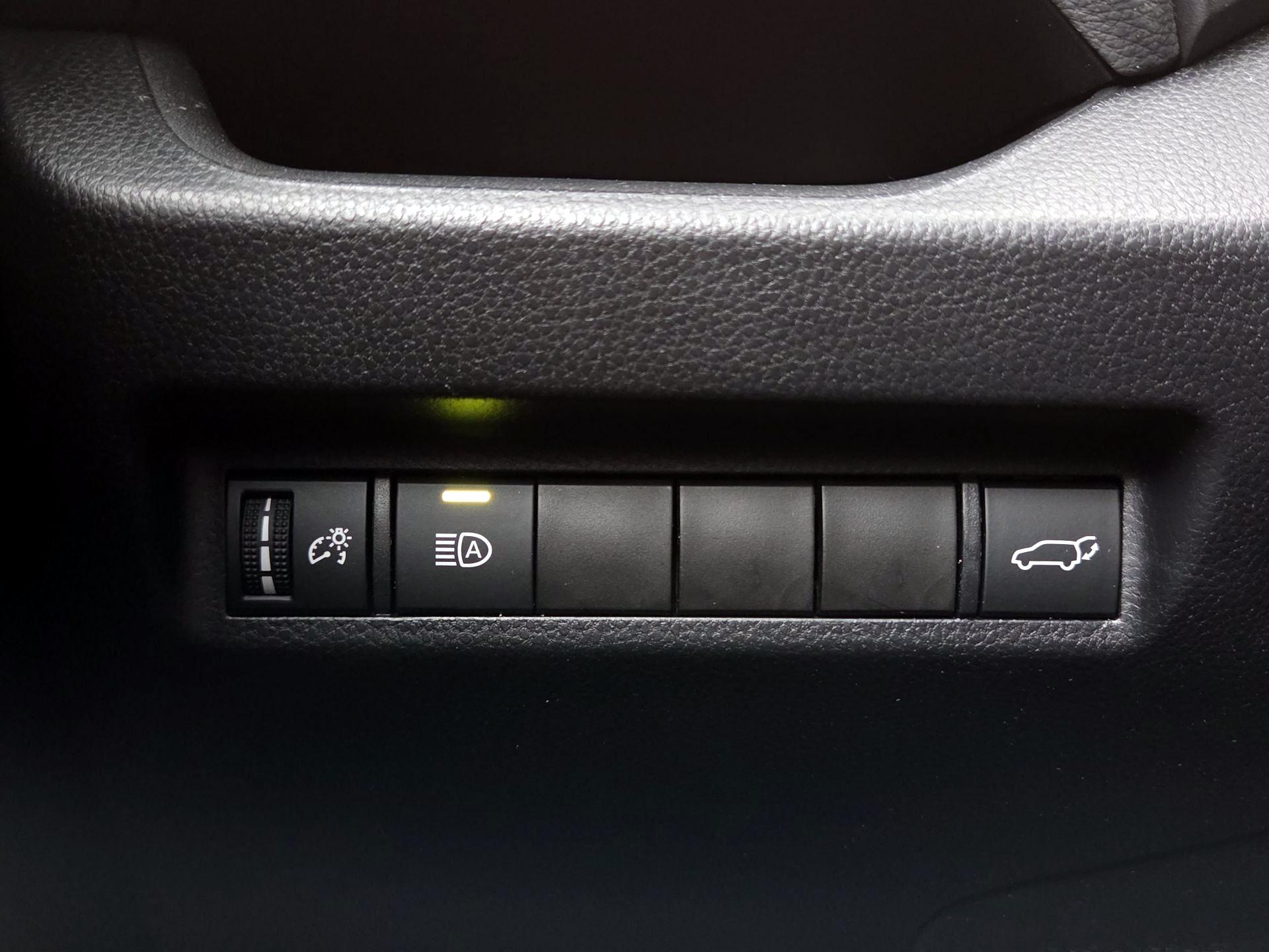 Thumbnail: 2022 Toyota RAV4 - 13