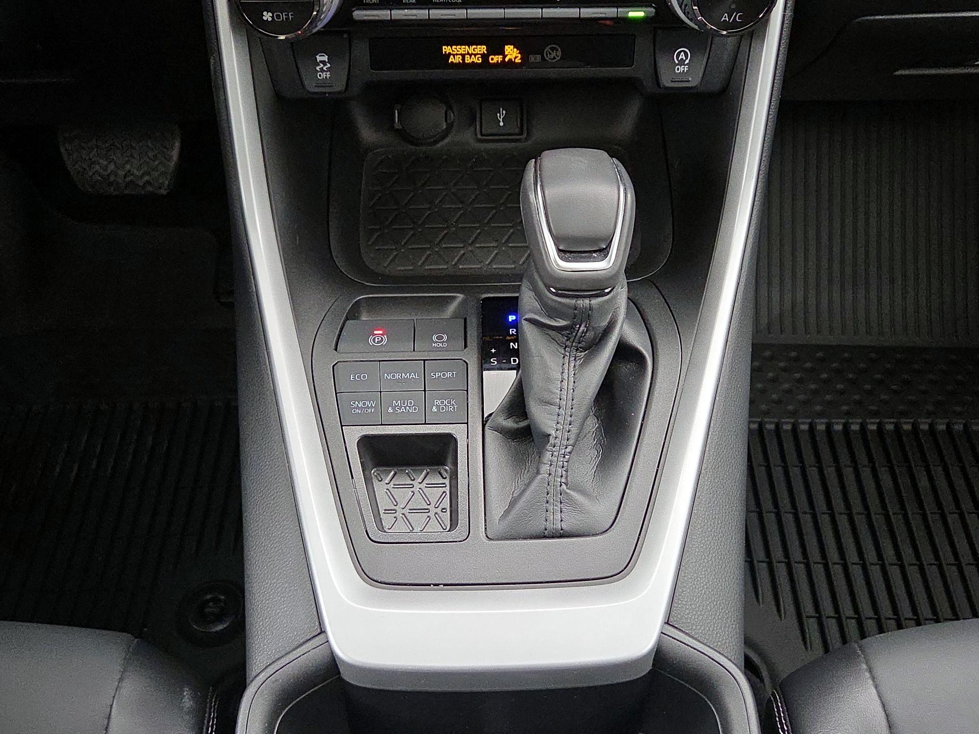 Thumbnail: 2022 Toyota RAV4 - 17