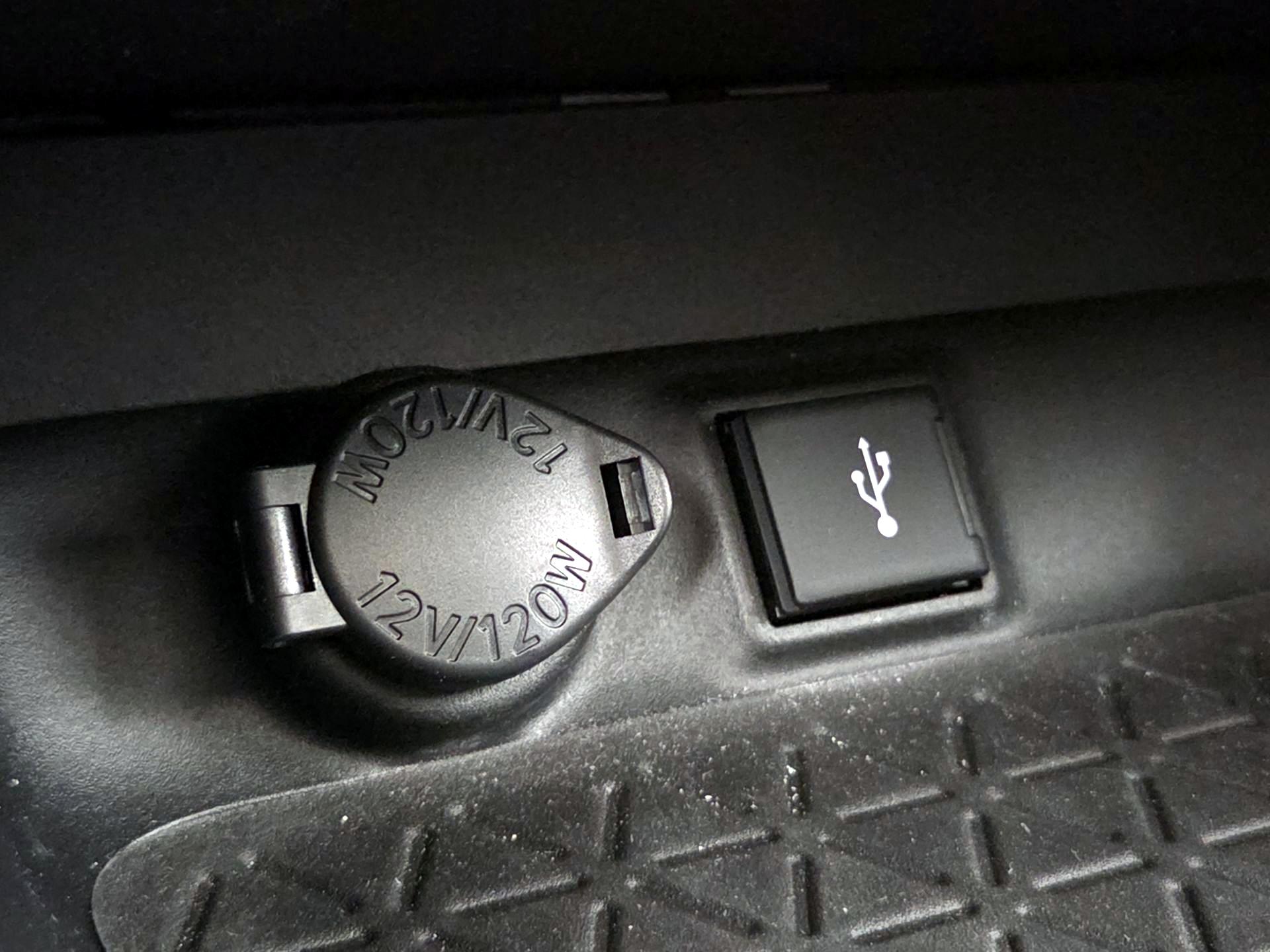 Thumbnail: 2022 Toyota RAV4 - 18