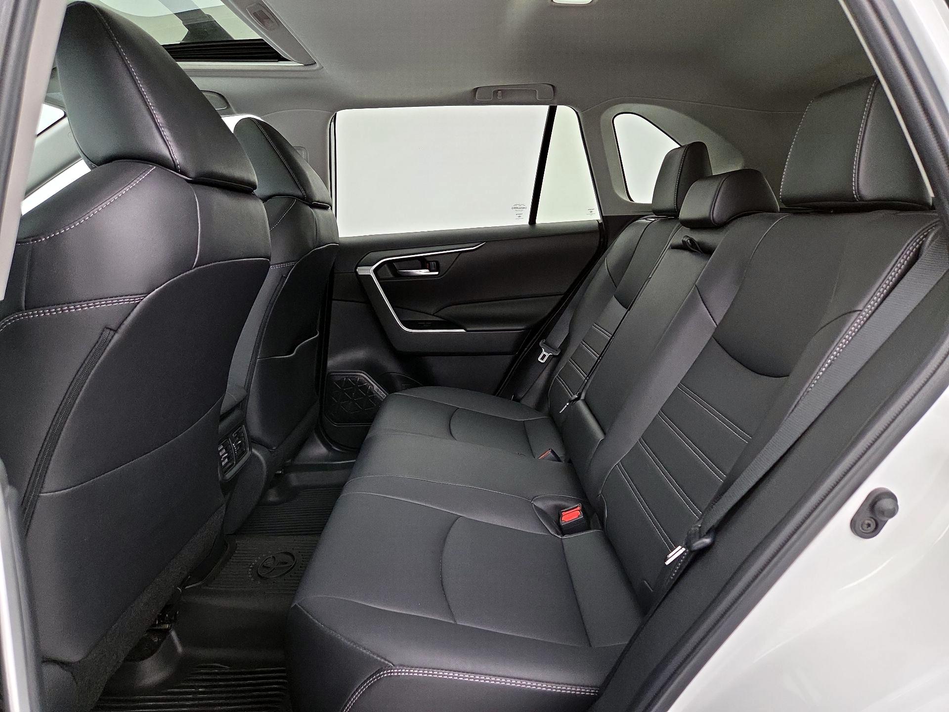 Thumbnail: 2022 Toyota RAV4 - 20