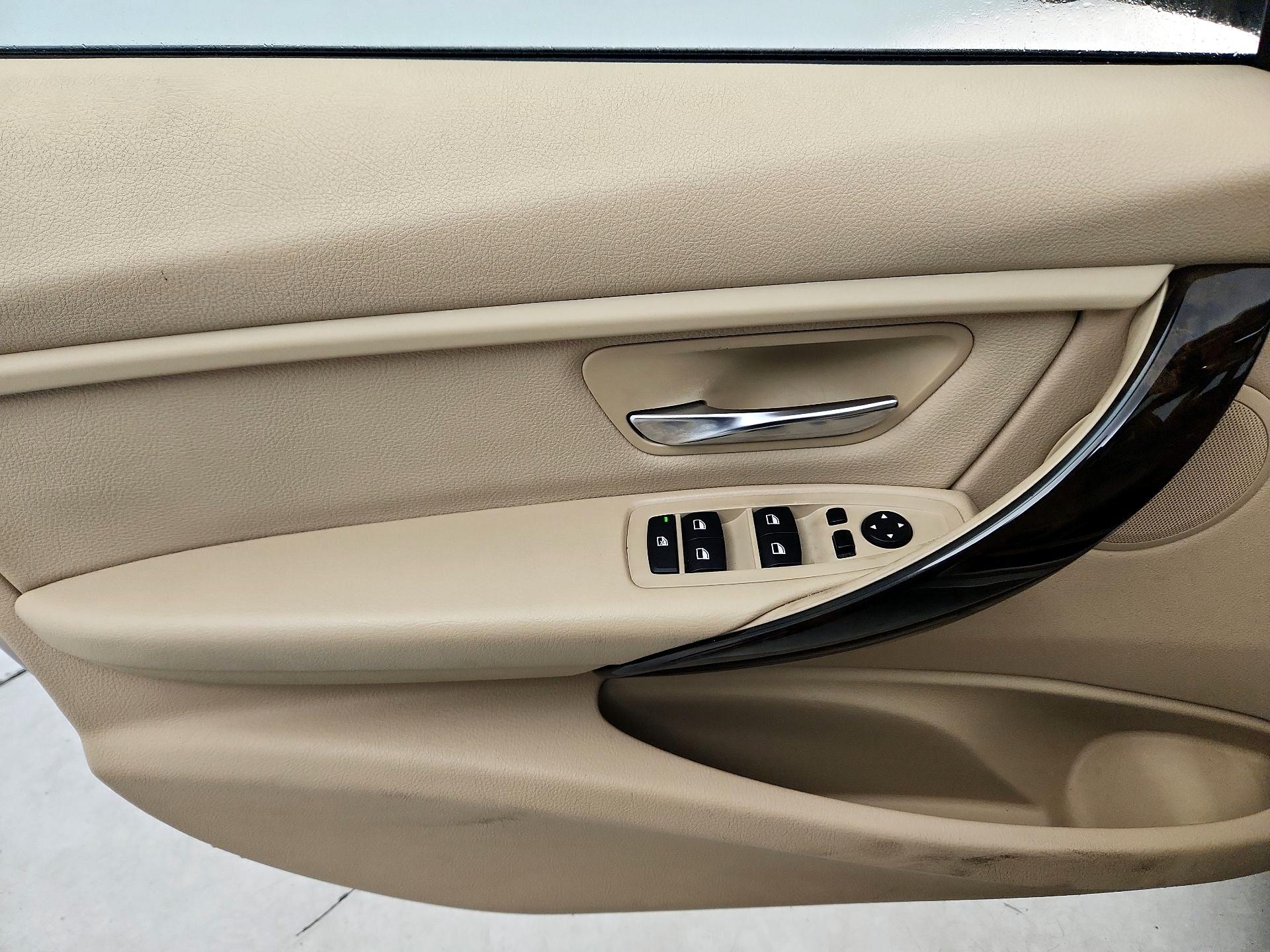 Thumbnail: 2015 BMW 3 Series - 12