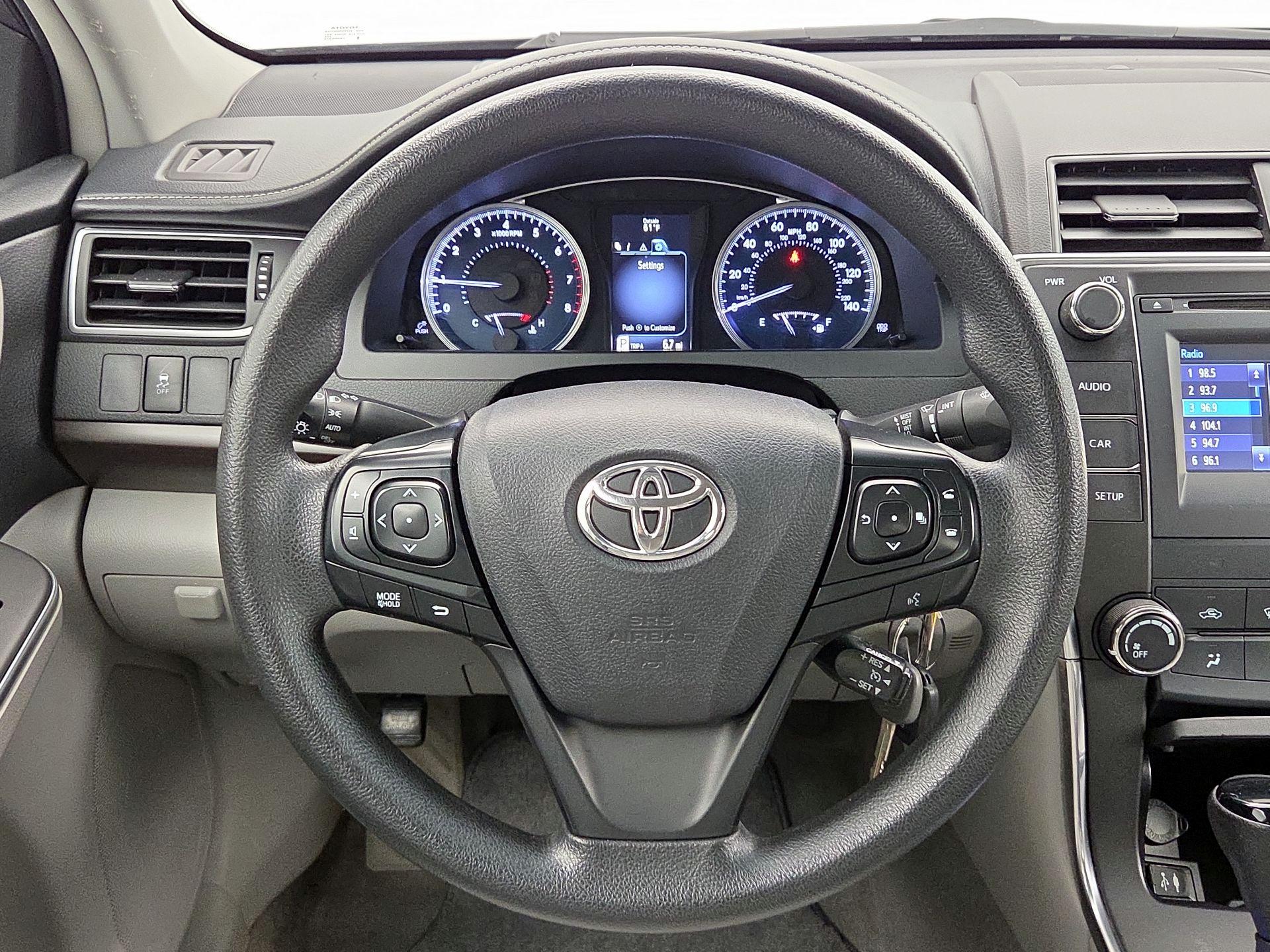 Thumbnail: 2016 Toyota Camry - 10