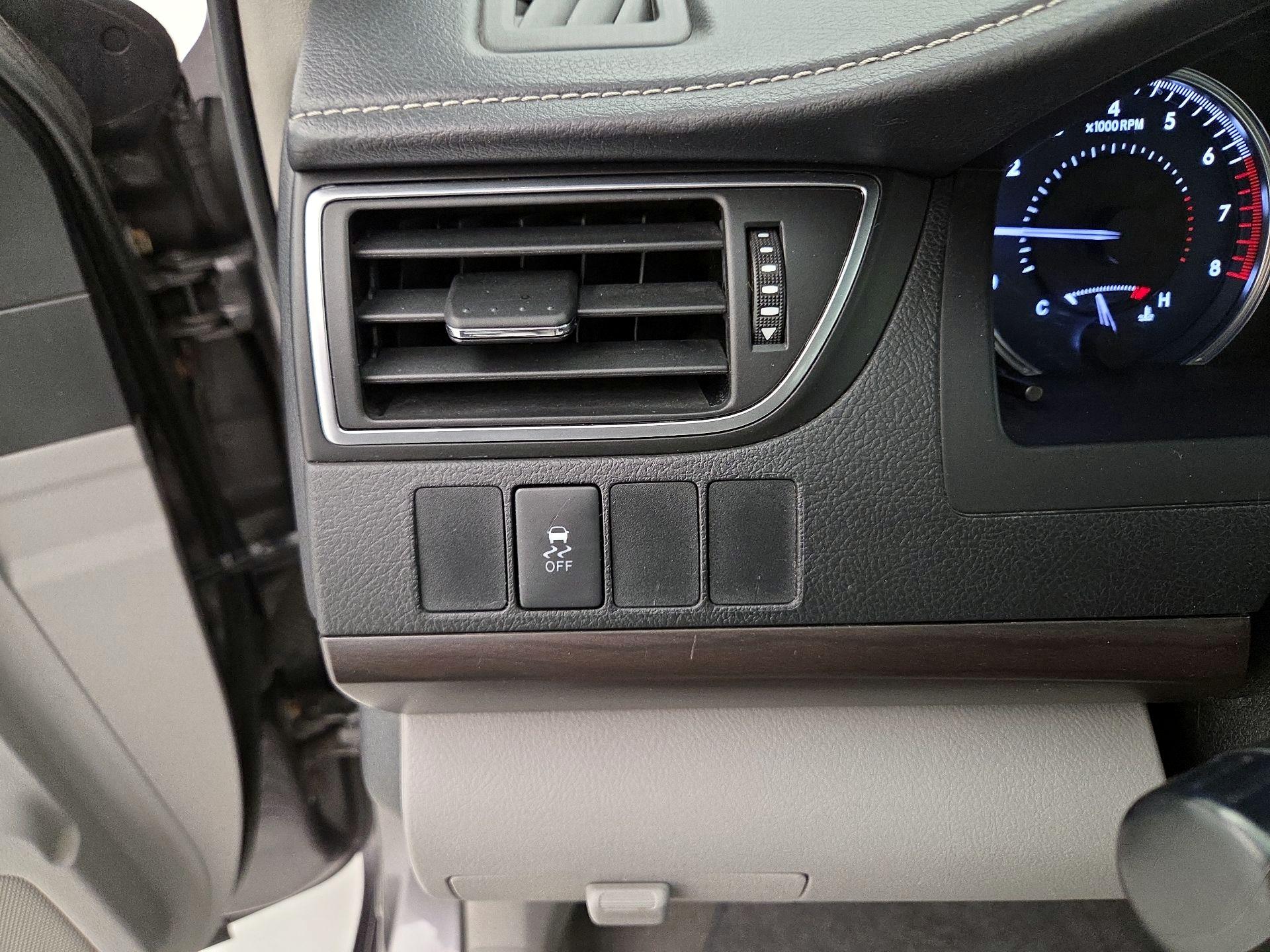 Thumbnail: 2016 Toyota Camry - 13