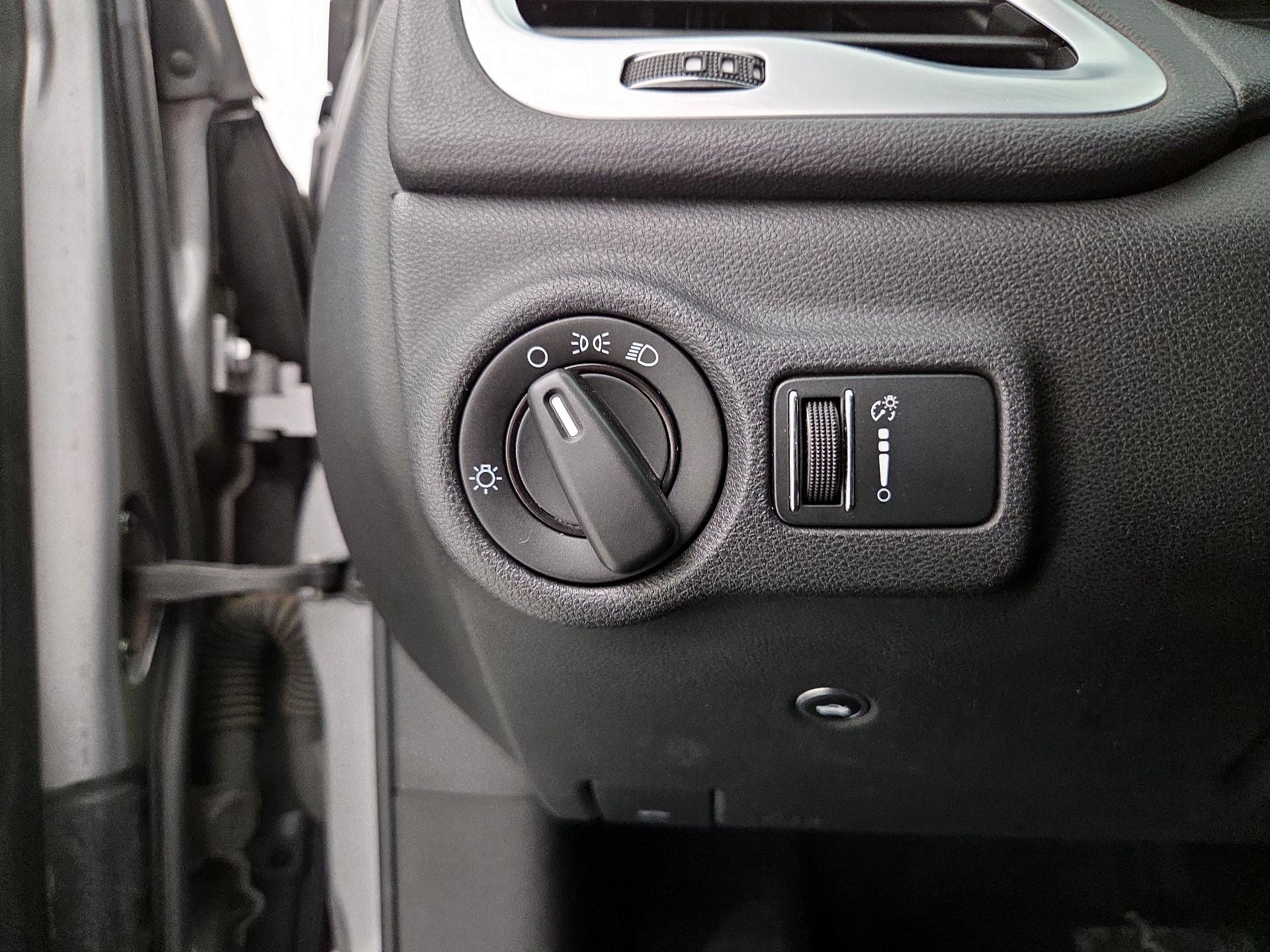 Thumbnail: 2016 Dodge Dart - 13