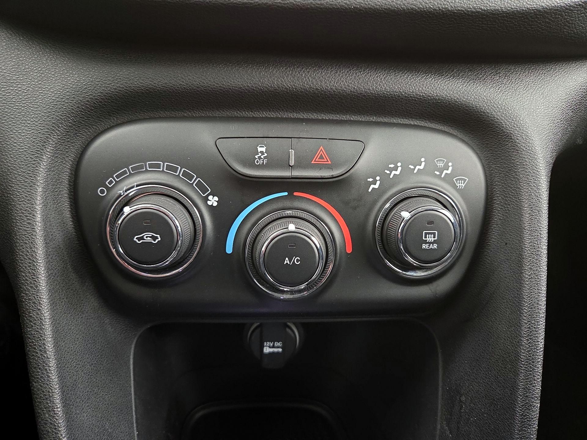 Thumbnail: 2016 Dodge Dart - 15