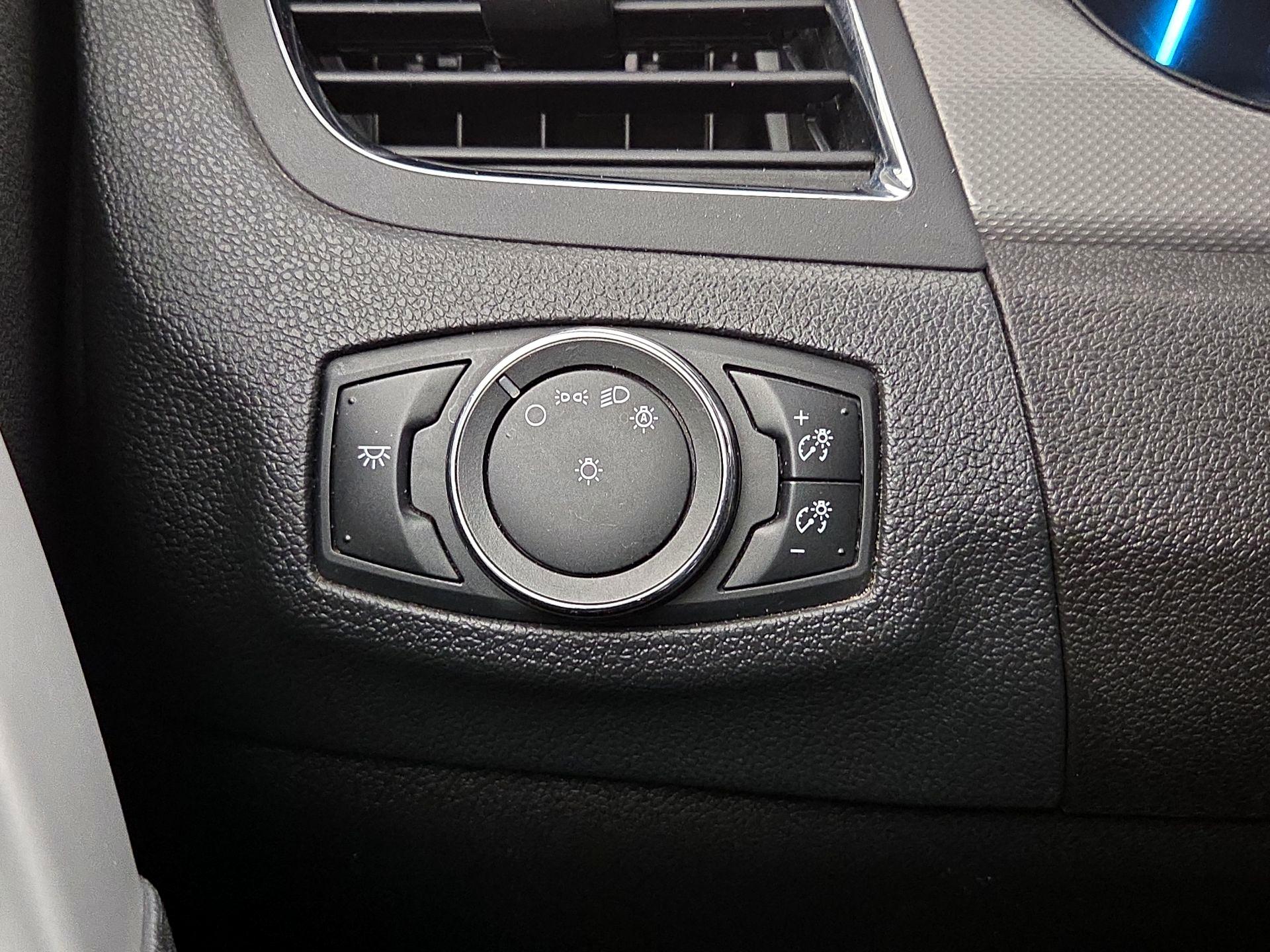 Thumbnail: 2014 Ford Edge - 13