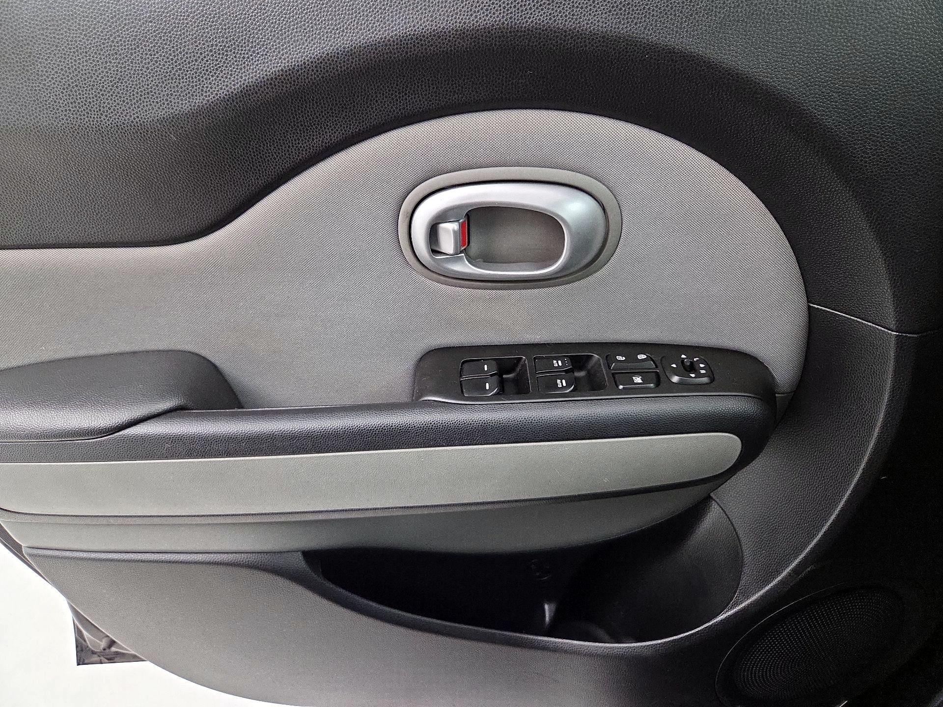 Thumbnail: 2015 Kia Soul - 12