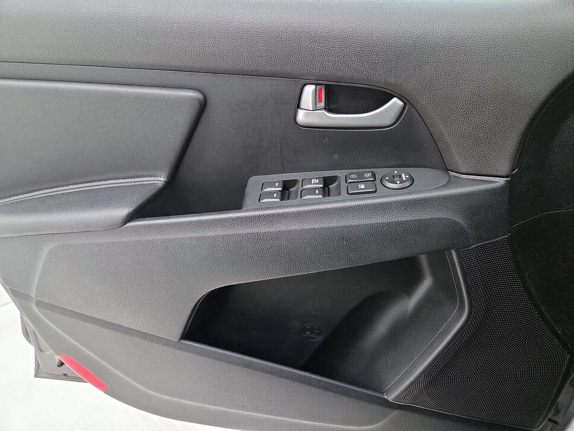 Thumbnail: 2016 Kia Sportage - 12