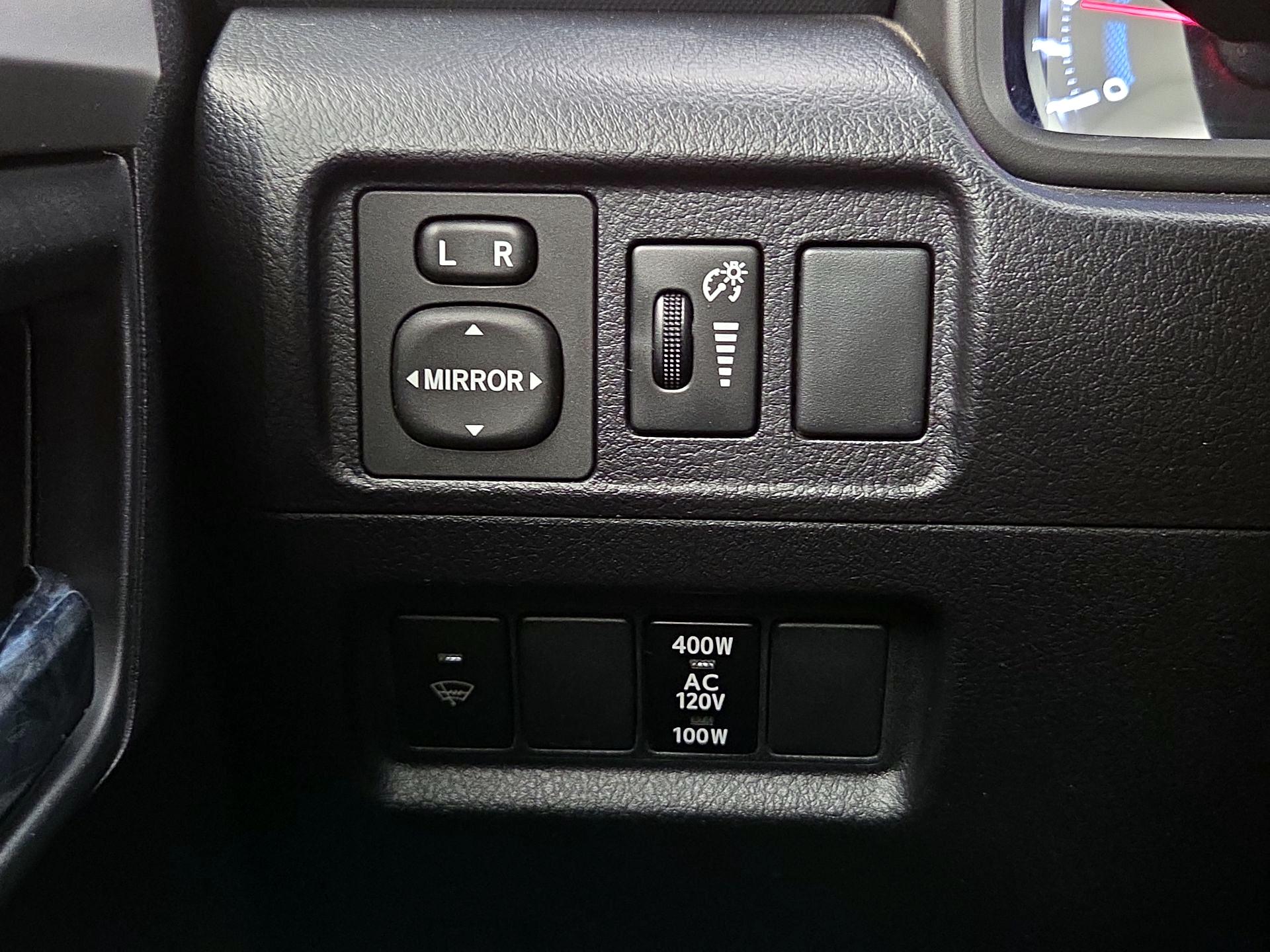 Thumbnail: 2014 Toyota 4Runner - 13