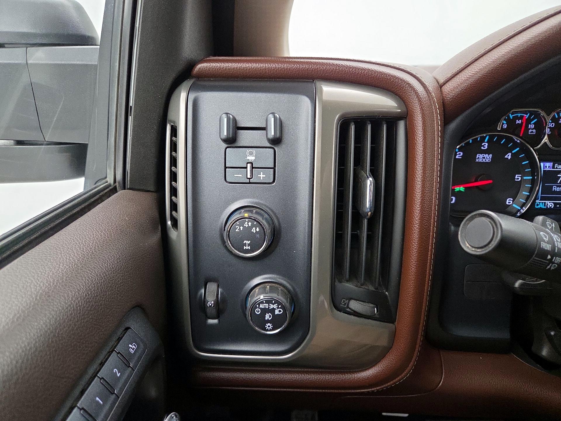 Thumbnail: 2015 Chevrolet Silverado 2500 - 13