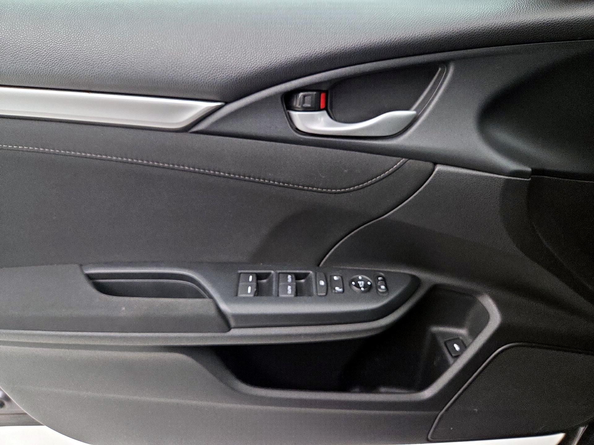 Thumbnail: 2016 Honda Civic - 12