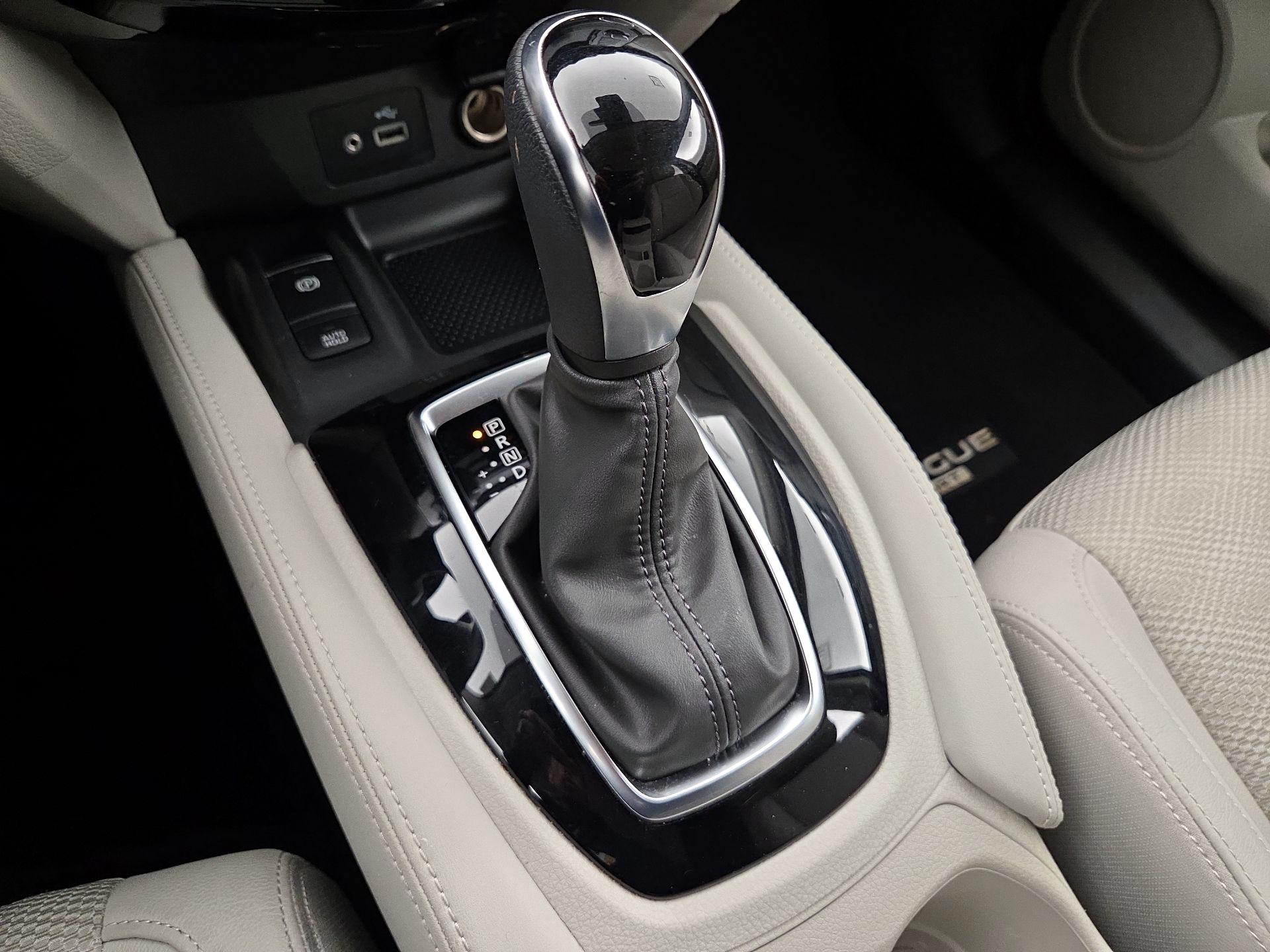 Thumbnail: 2020 Nissan Rogue Sport - 17