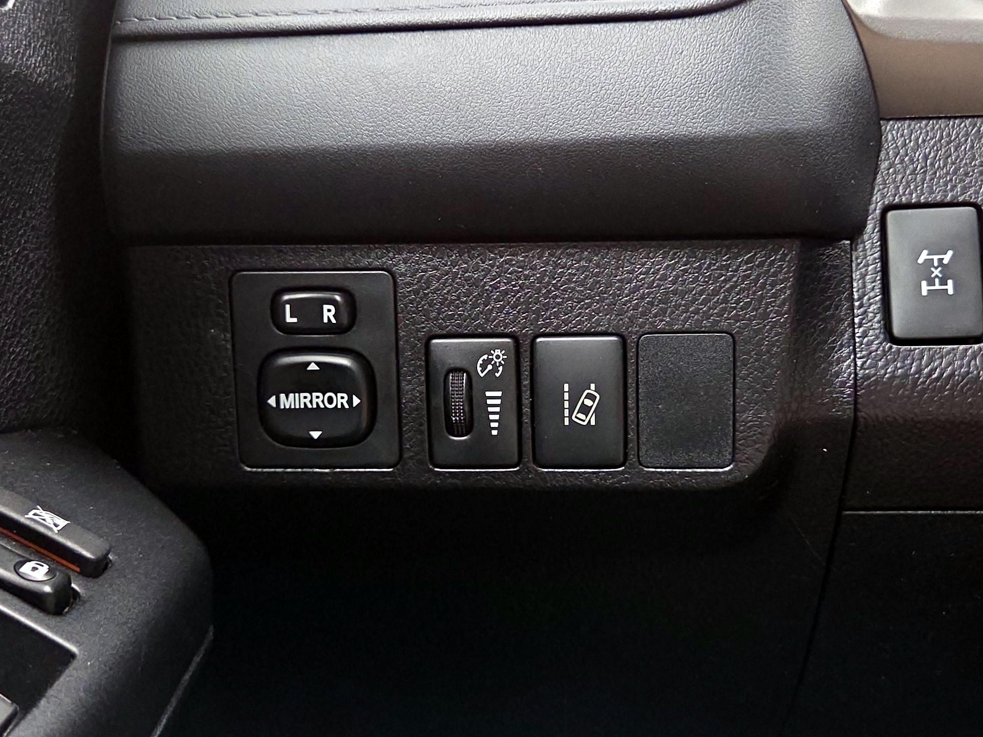 Thumbnail: 2017 Toyota RAV4 - 13