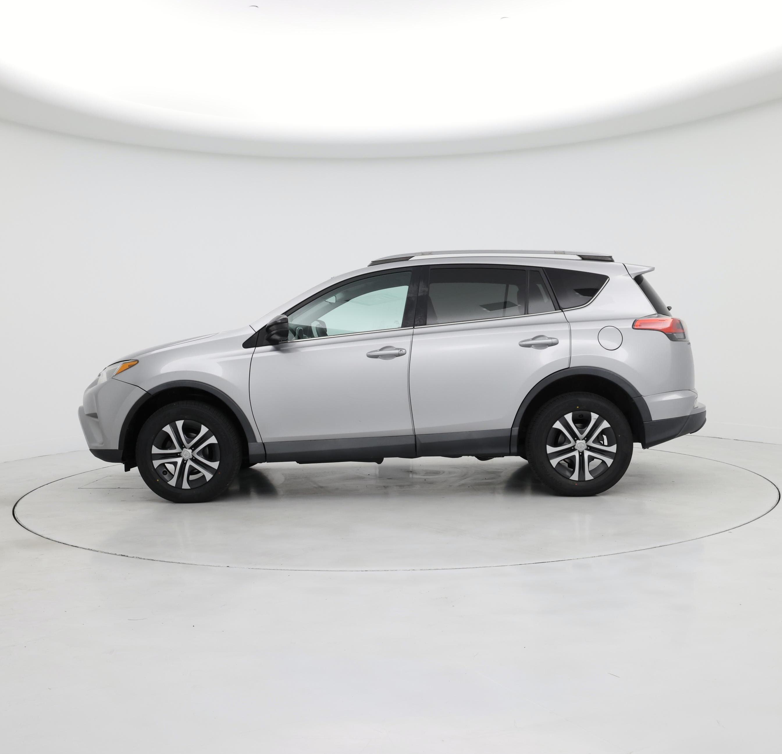 Thumbnail: 2017 Toyota RAV4 - 3