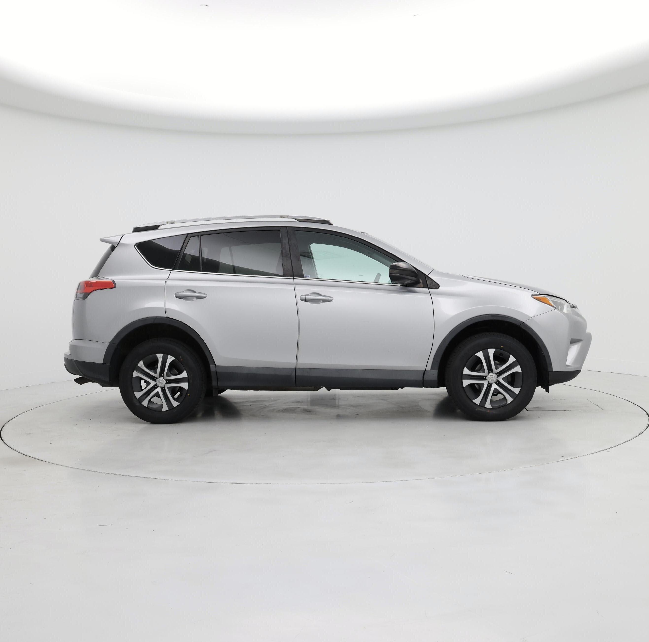 Thumbnail: 2017 Toyota RAV4 - 7