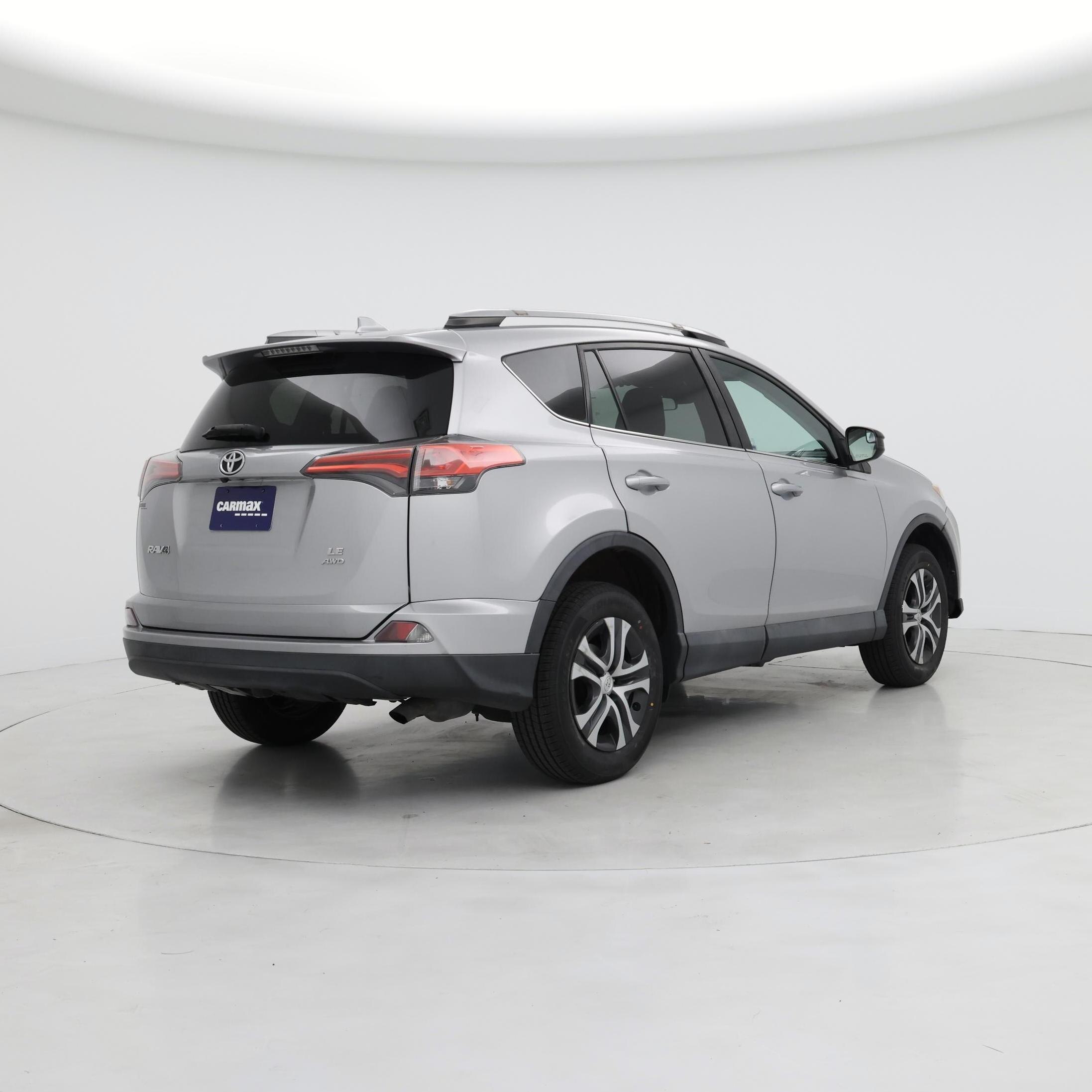 Thumbnail: 2017 Toyota RAV4 - 8