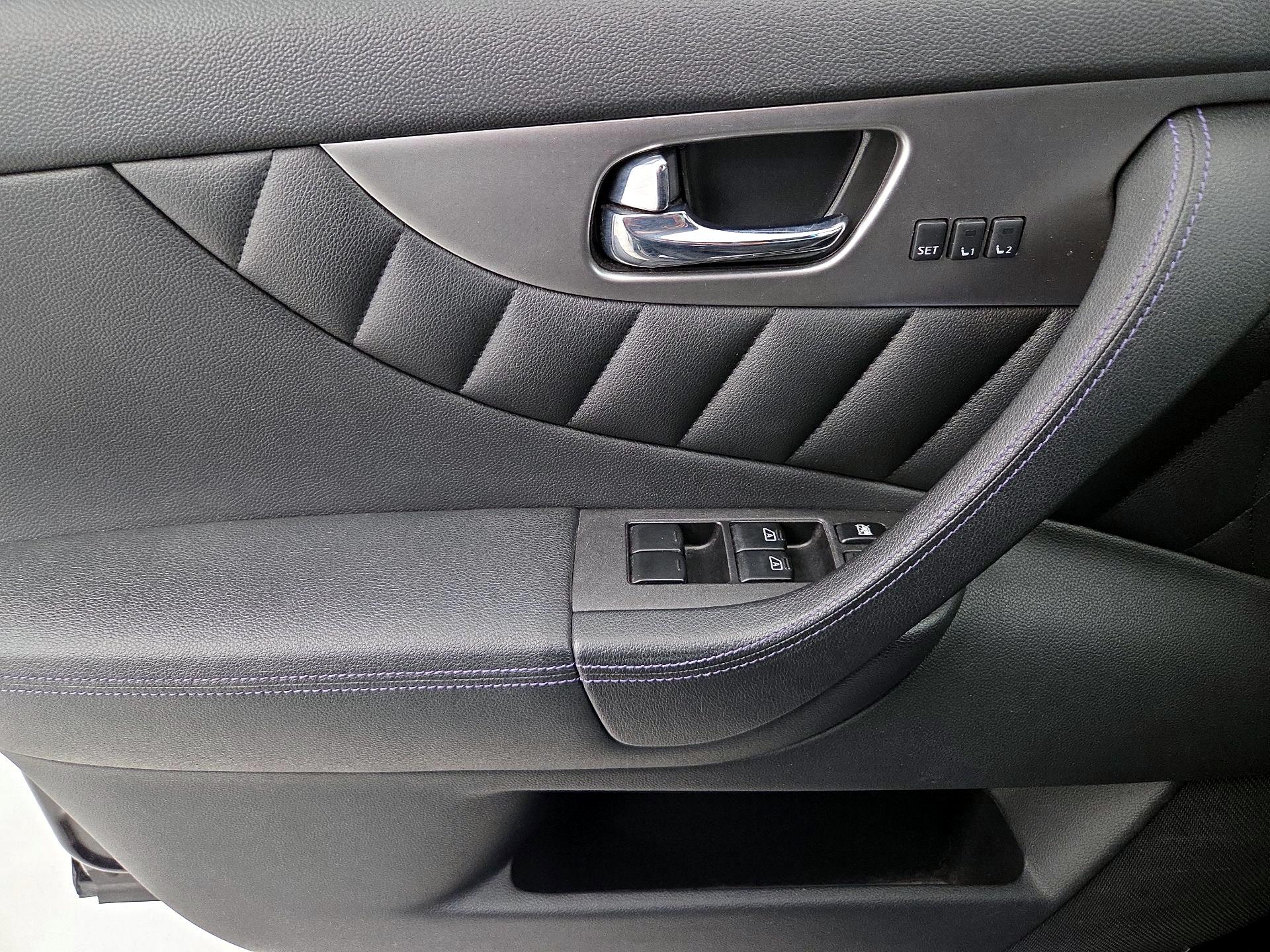 Thumbnail: 2017 INFINITI QX70 - 12