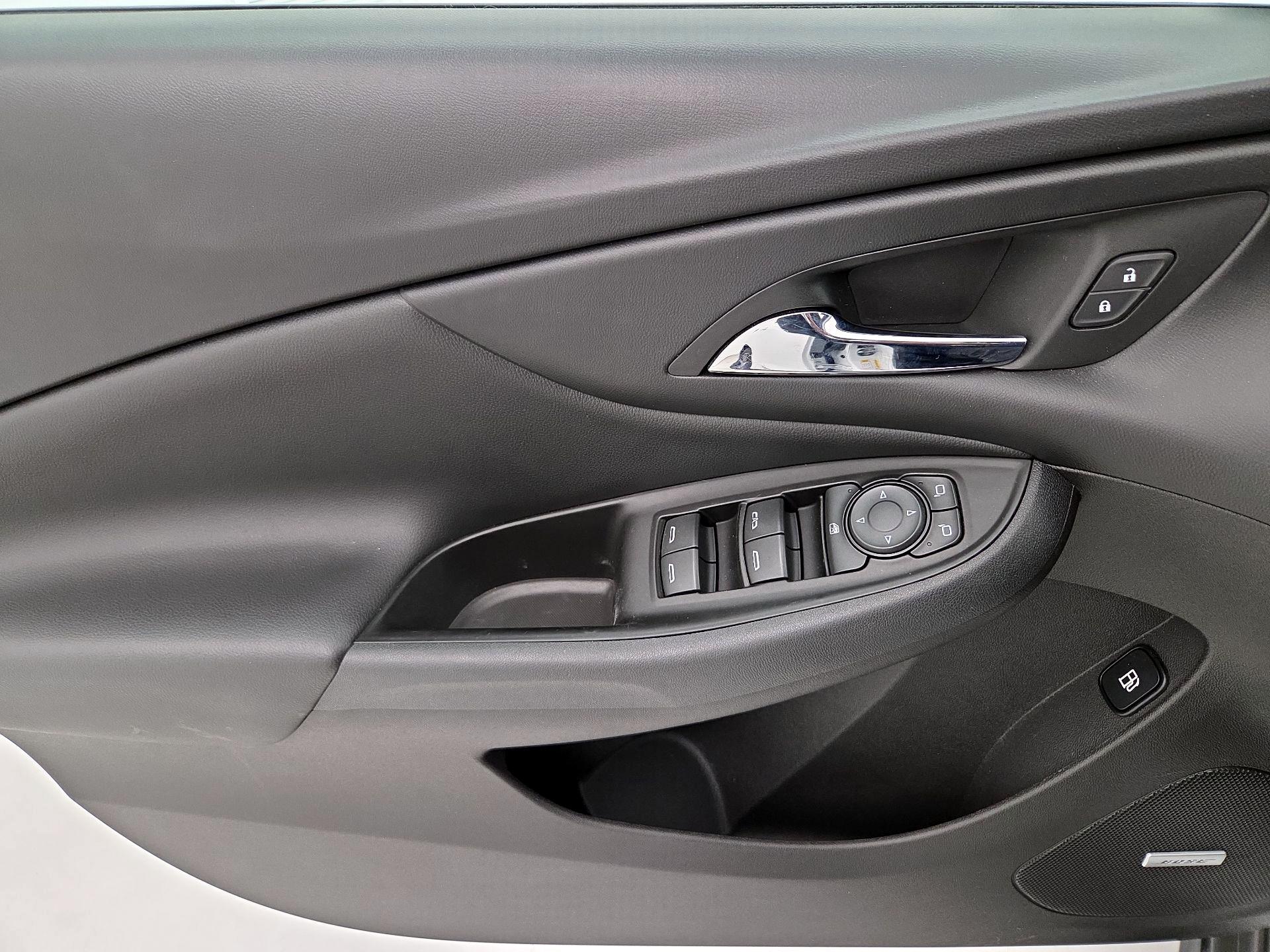 Thumbnail: 2017 Chevrolet Volt - 12