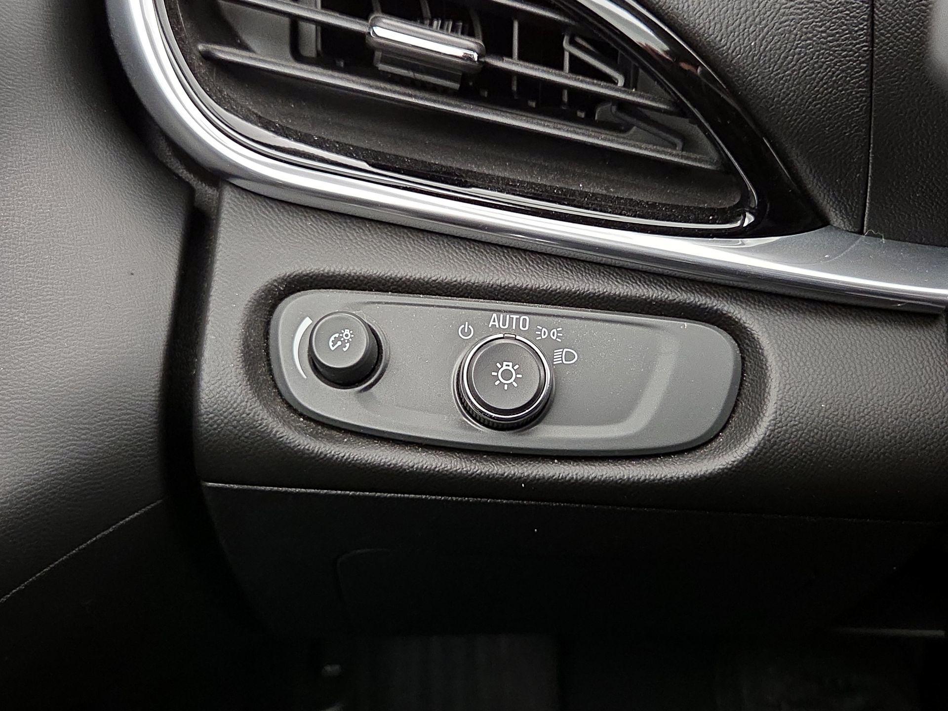 Thumbnail: 2017 Chevrolet Volt - 13