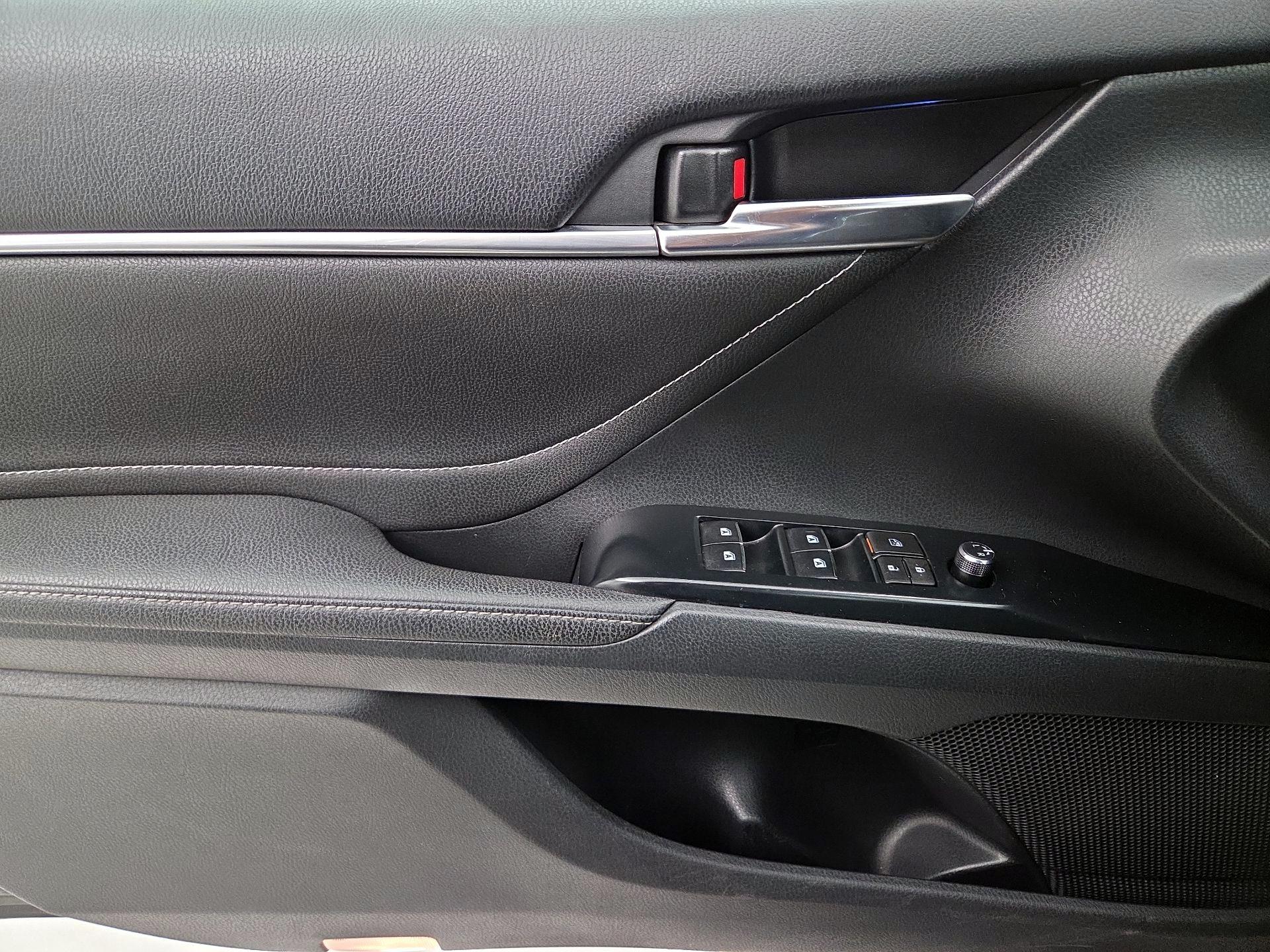 Thumbnail: 2018 Toyota Camry - 12