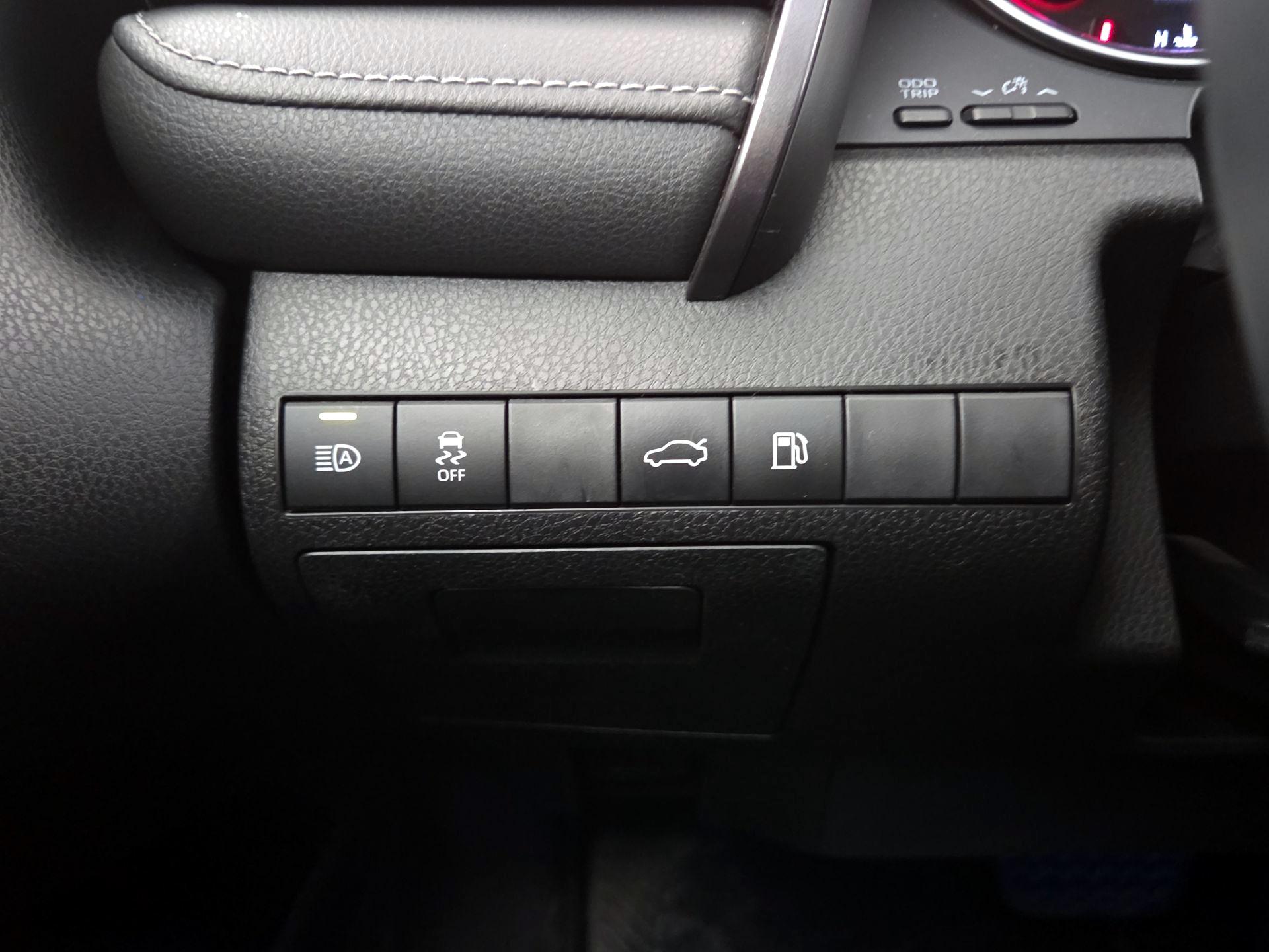 Thumbnail: 2018 Toyota Camry - 13