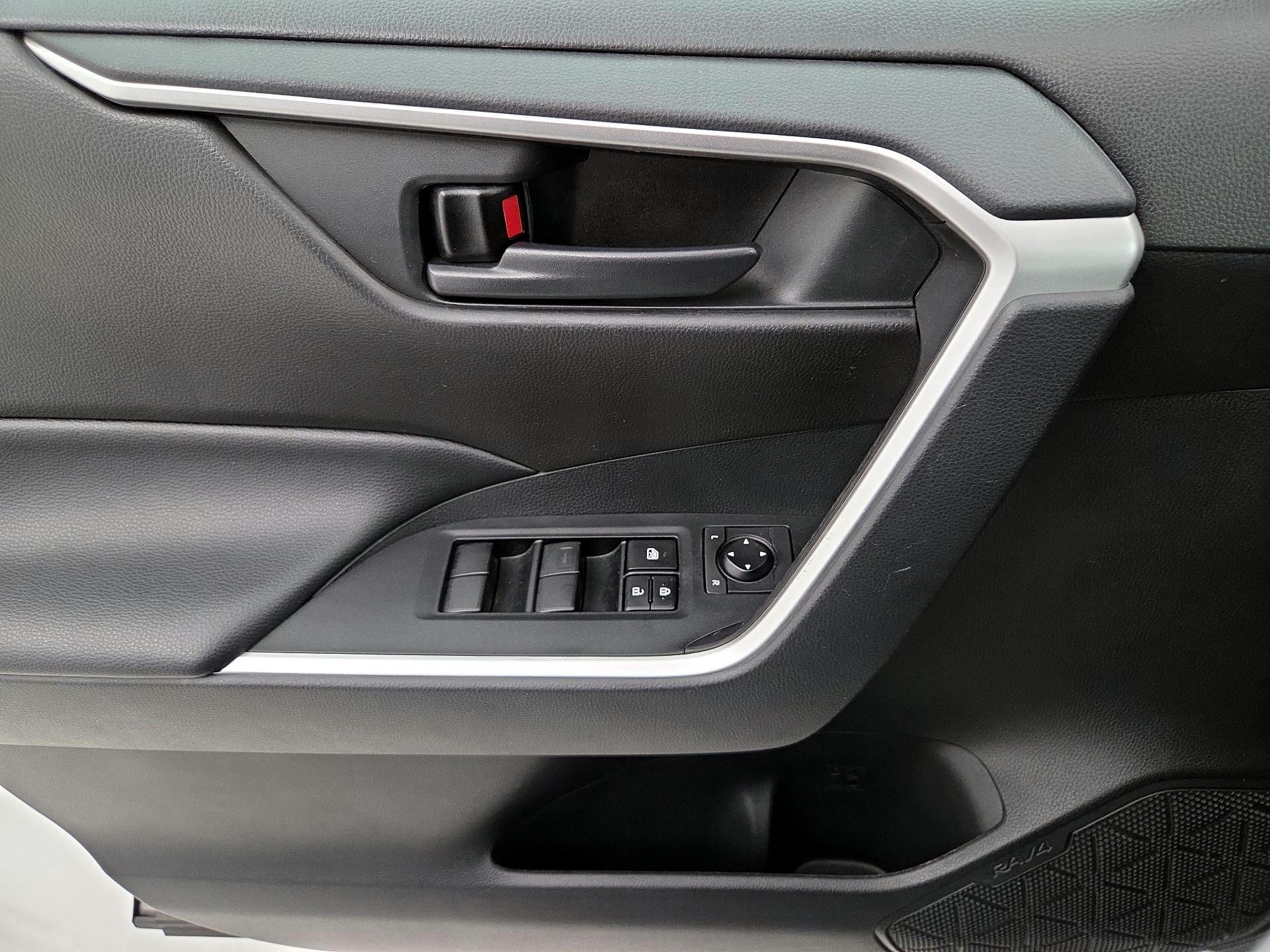 Thumbnail: 2021 Toyota RAV4 - 12