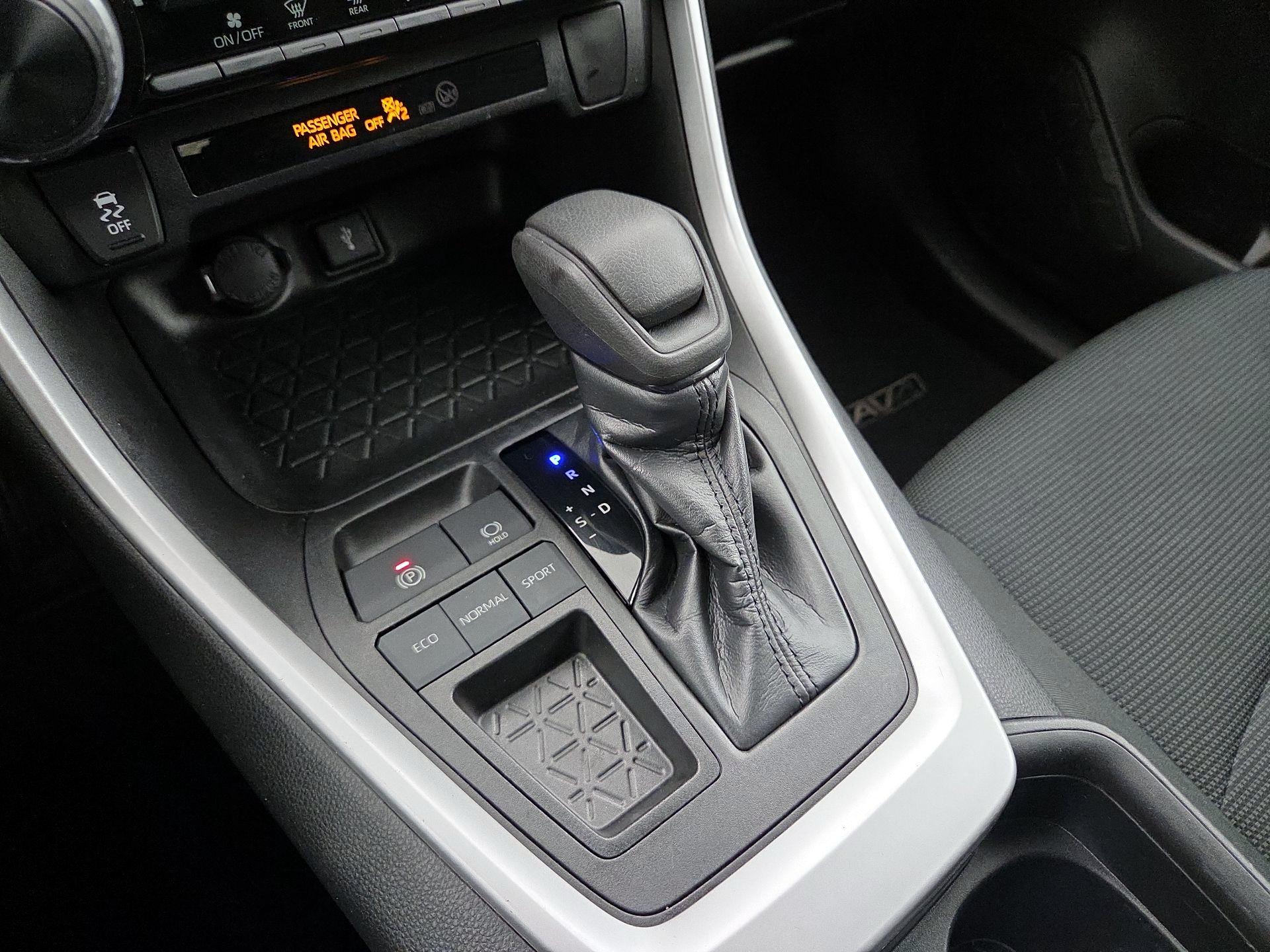 Thumbnail: 2021 Toyota RAV4 - 17