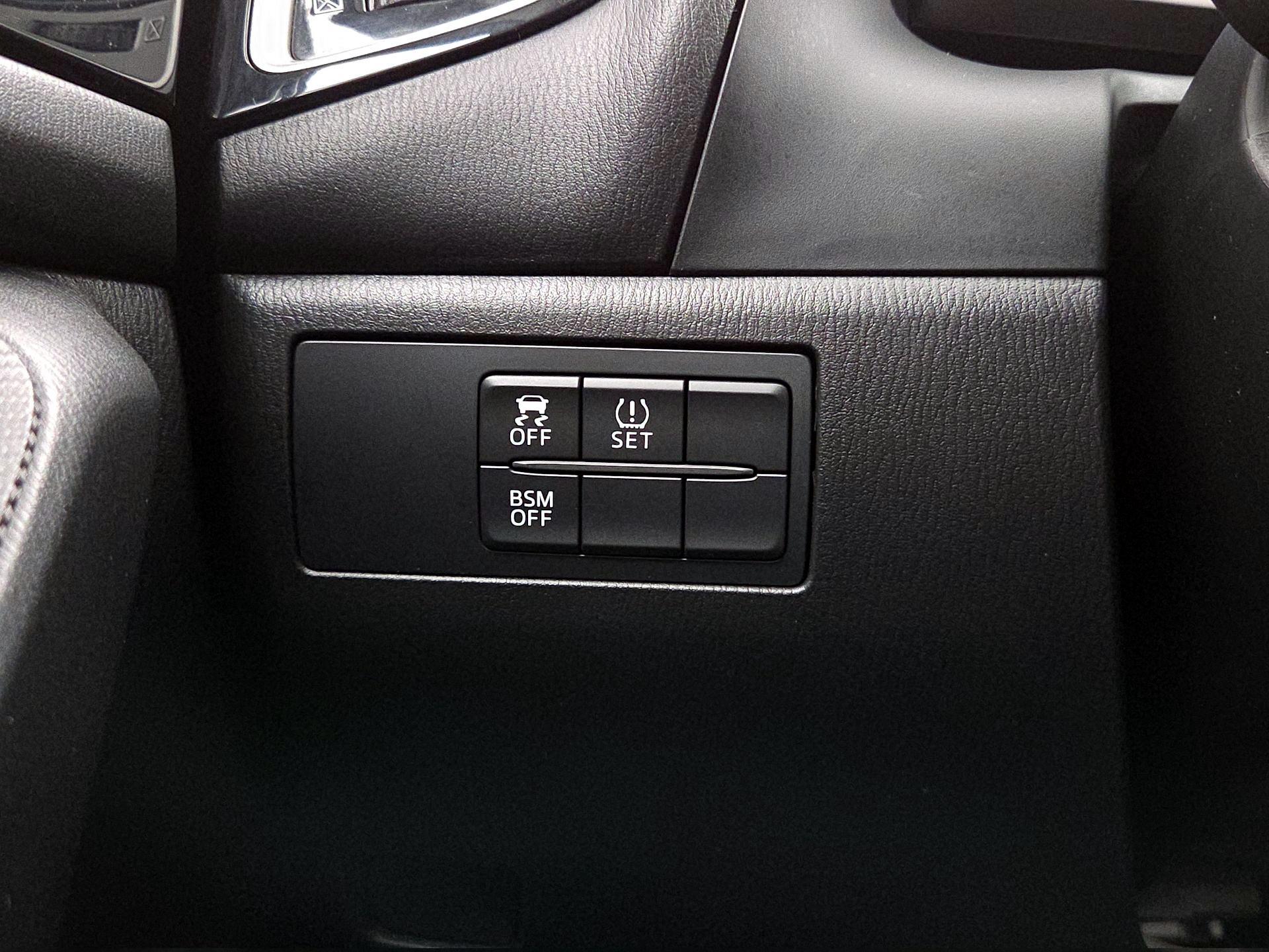 Thumbnail: 2016 Mazda Mazda3 - 13