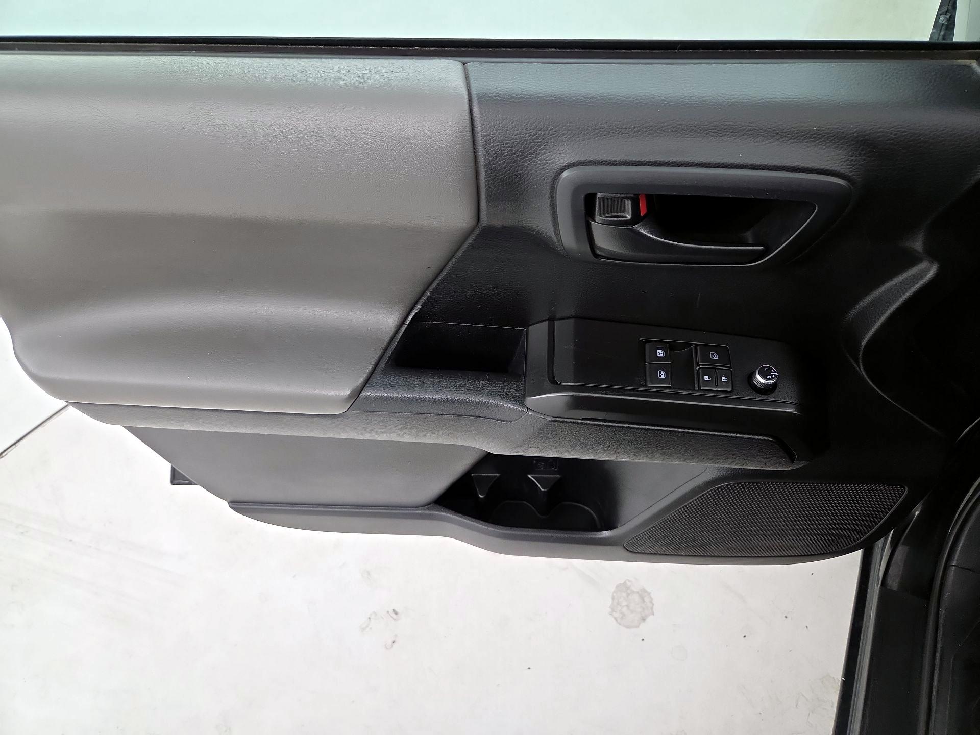 Thumbnail: 2017 Toyota Tacoma - 12