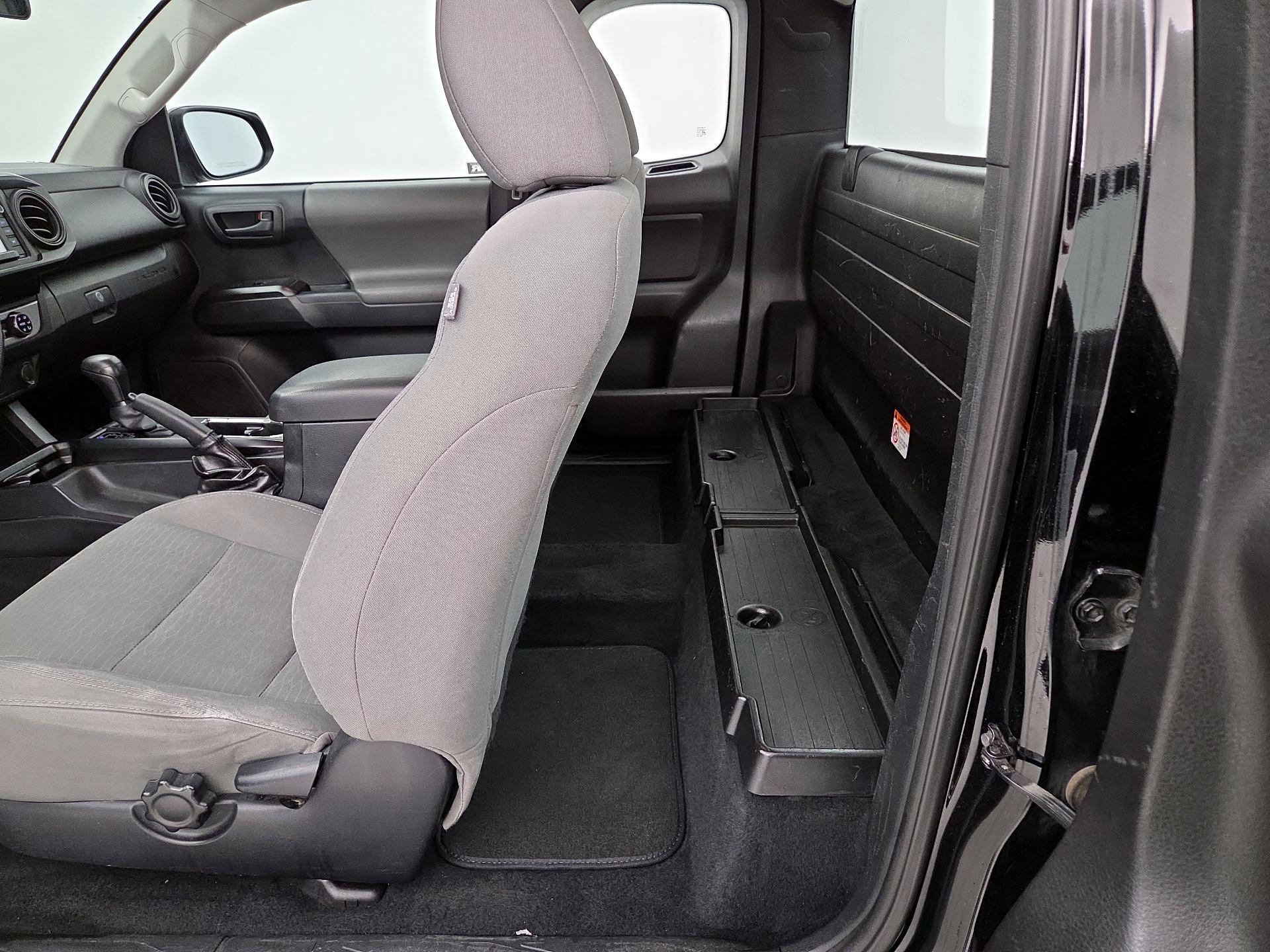 Thumbnail: 2017 Toyota Tacoma - 18