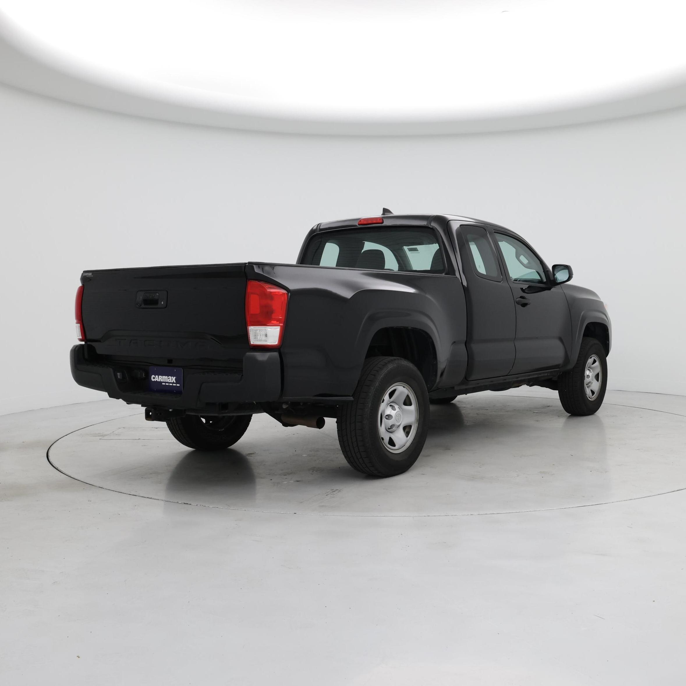 Thumbnail: 2017 Toyota Tacoma - 8