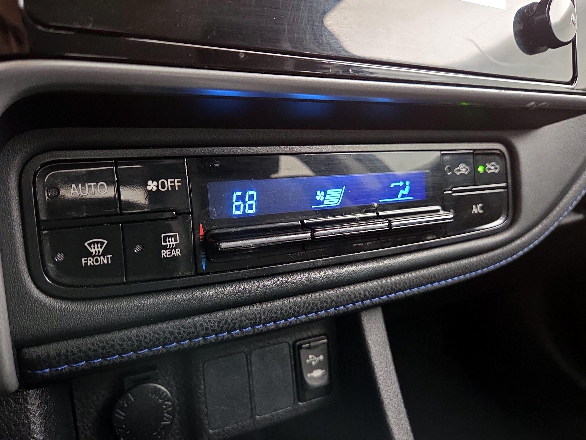 Thumbnail: 2017 Toyota Corolla - 16