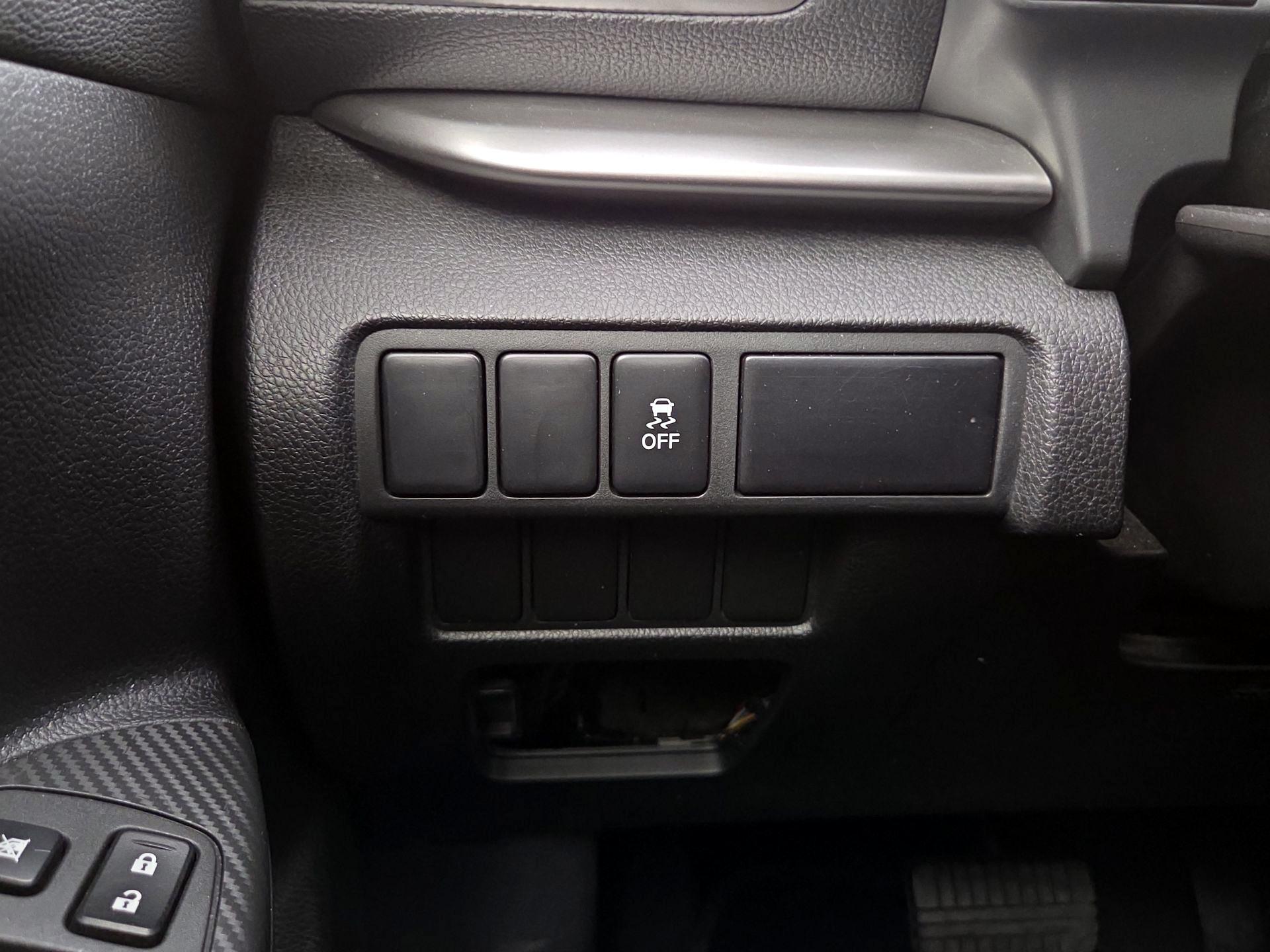 Thumbnail: 2018 Mitsubishi Eclipse Cross - 13