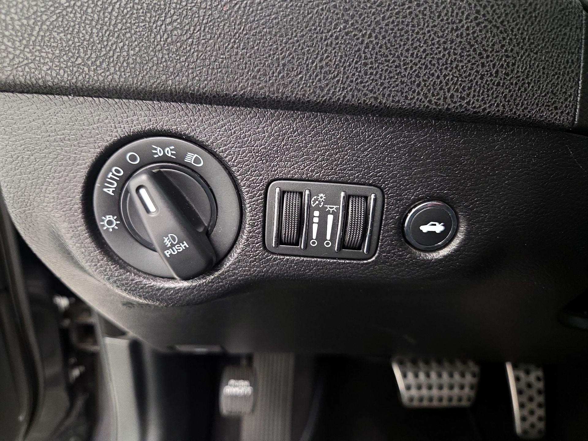 Thumbnail: 2020 Dodge Charger - 13