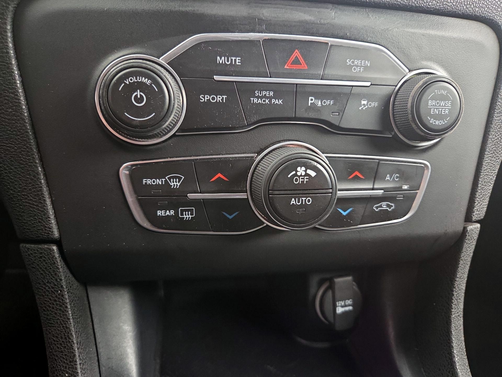 Thumbnail: 2020 Dodge Charger - 16