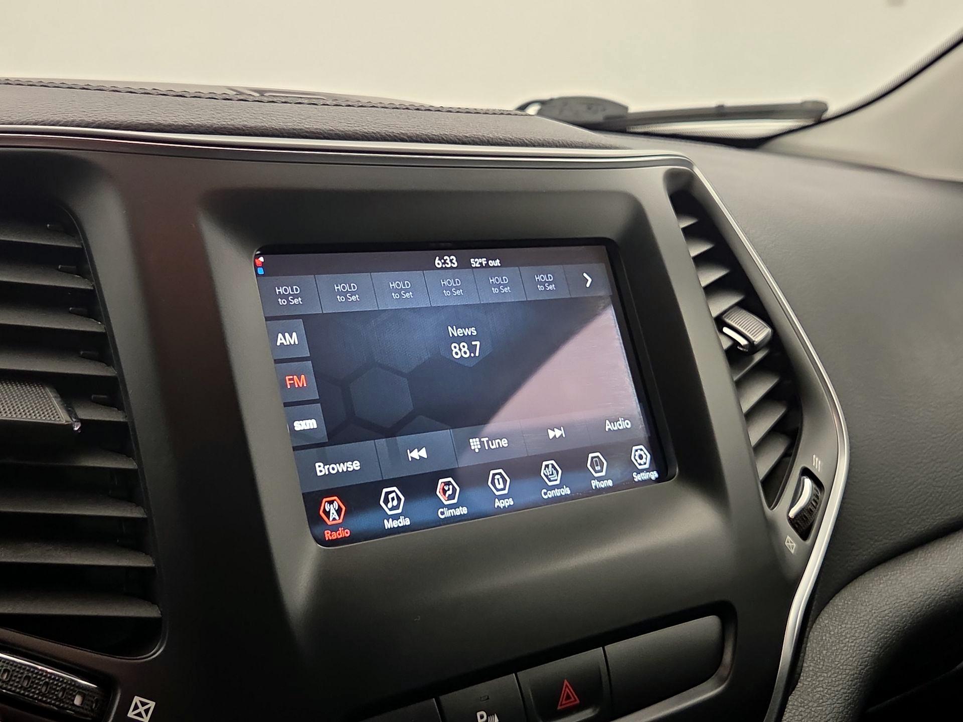 Thumbnail: 2020 Jeep Cherokee - 15