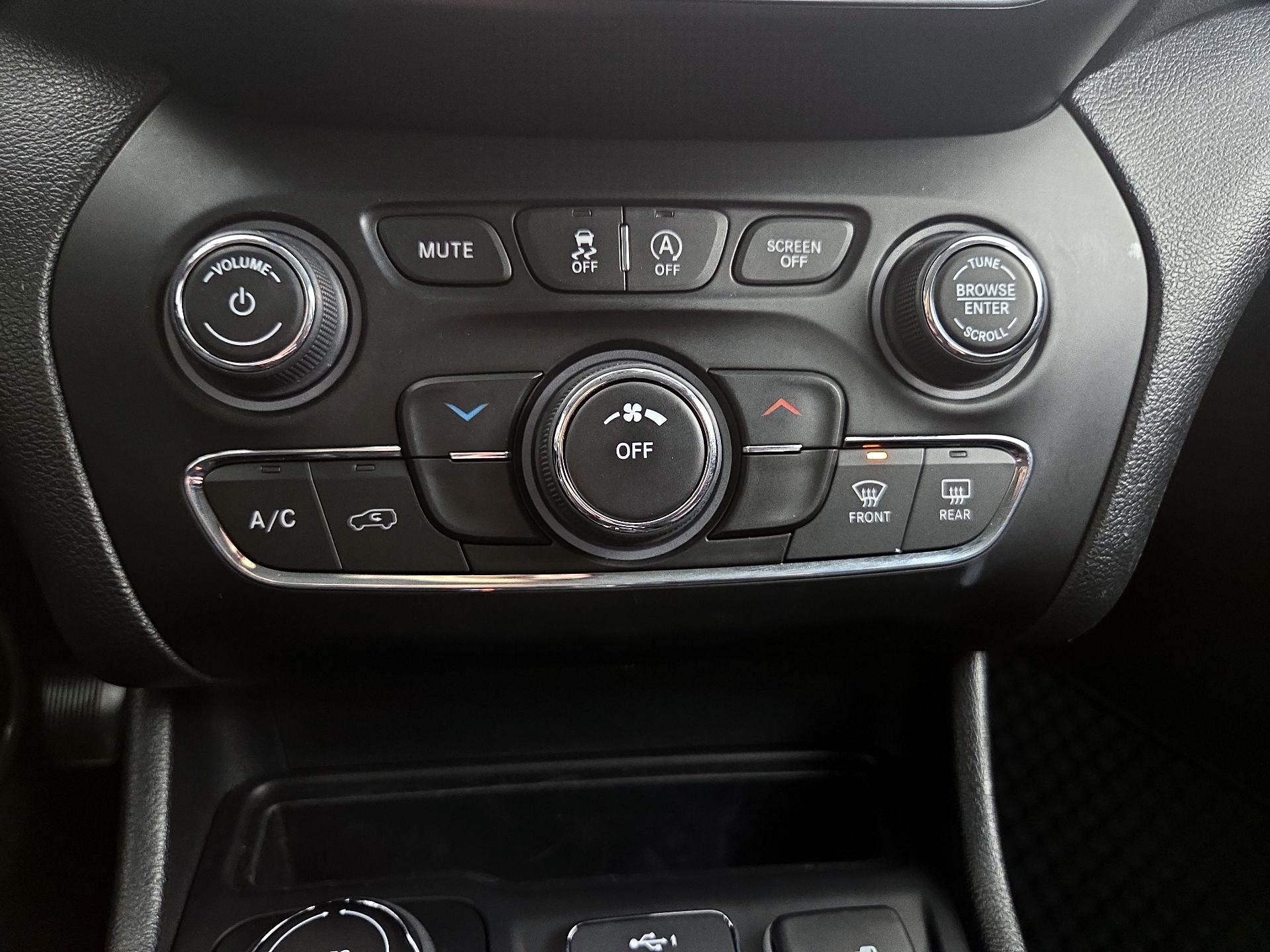 Thumbnail: 2020 Jeep Cherokee - 16