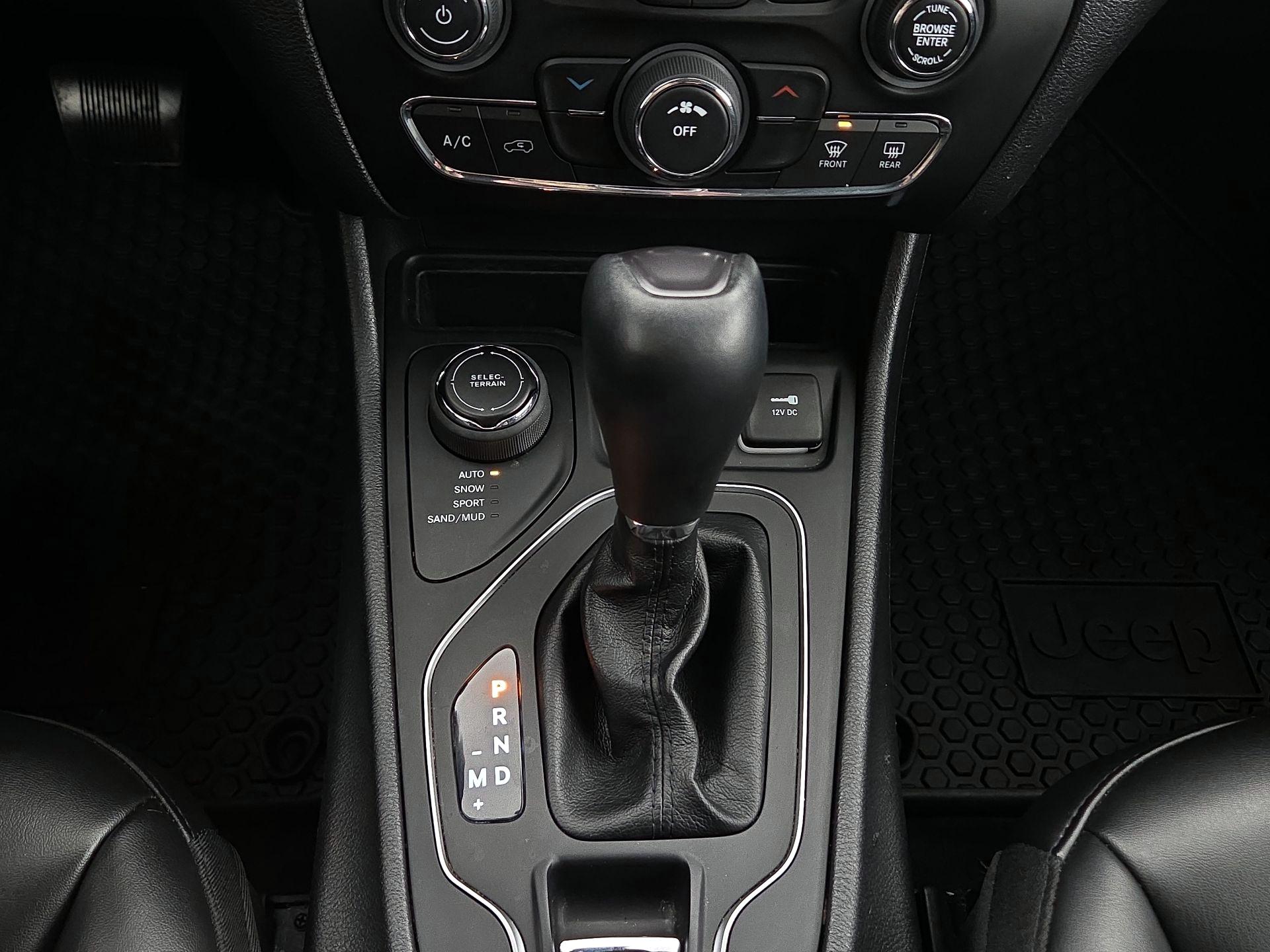 Thumbnail: 2020 Jeep Cherokee - 17