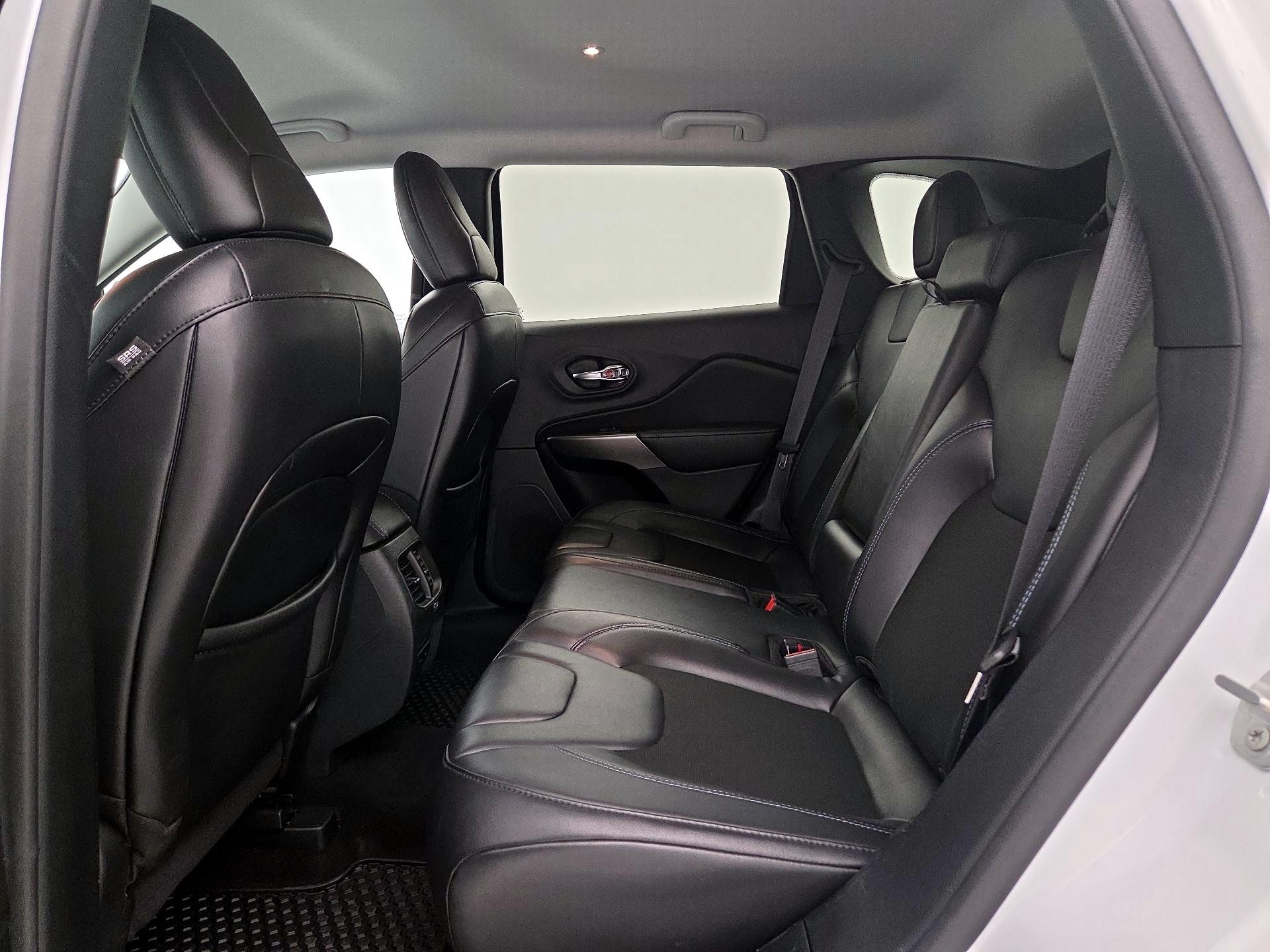 Thumbnail: 2020 Jeep Cherokee - 18