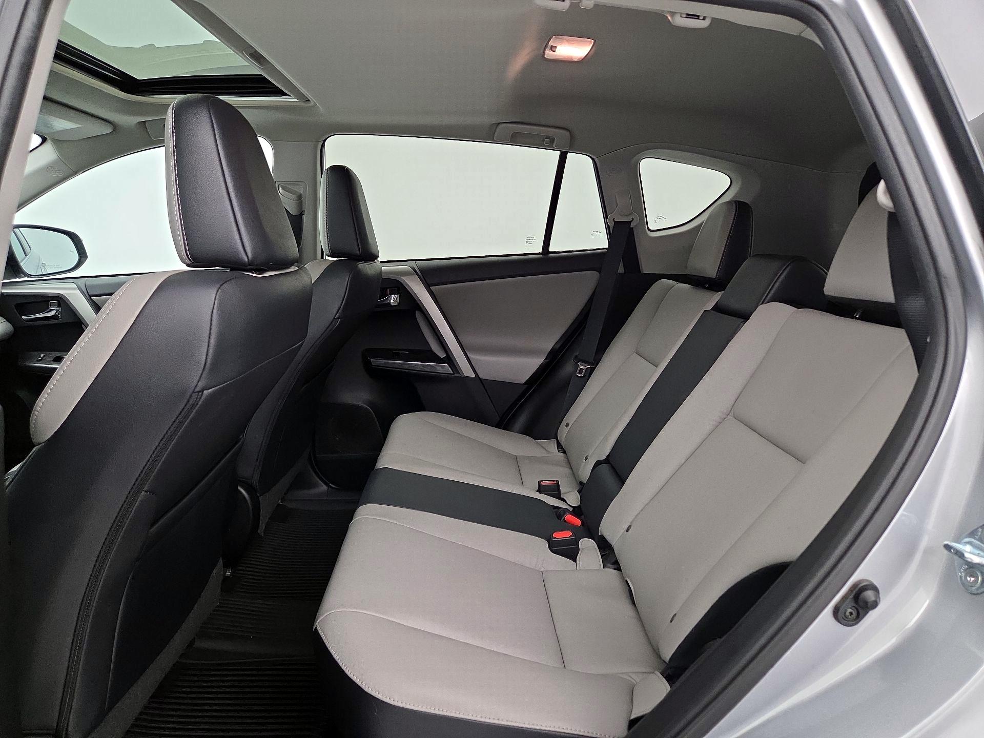 Thumbnail: 2017 Toyota RAV4 - 20