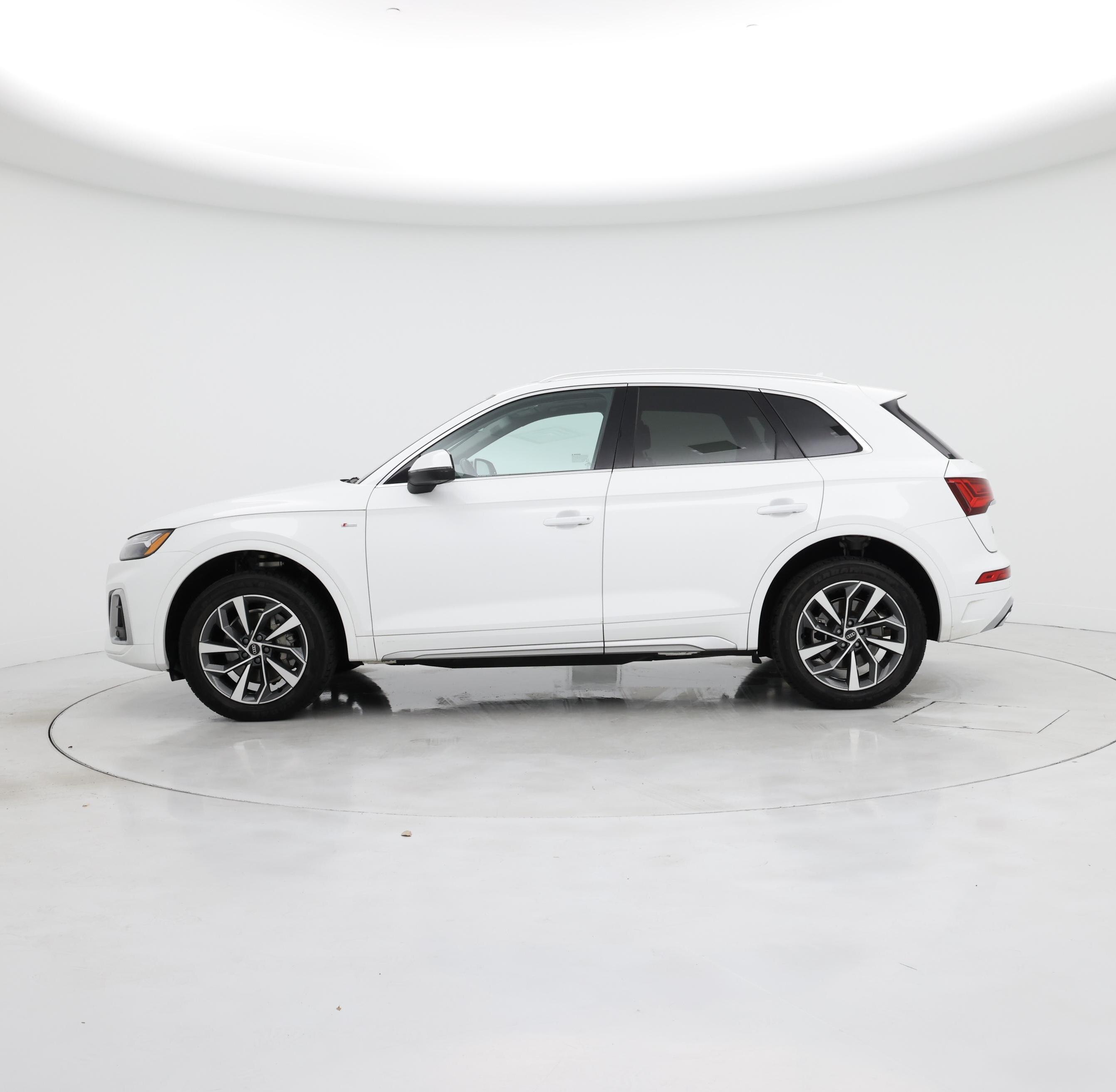 Thumbnail: 2023 Audi Q5 - 3