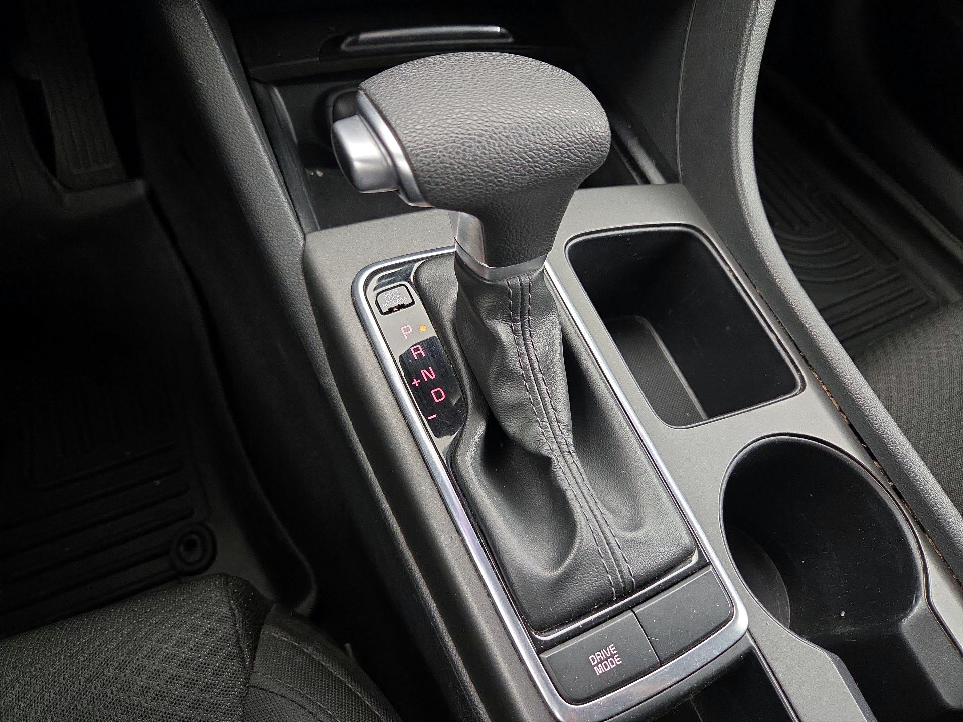 Thumbnail: 2017 Kia Optima - 17